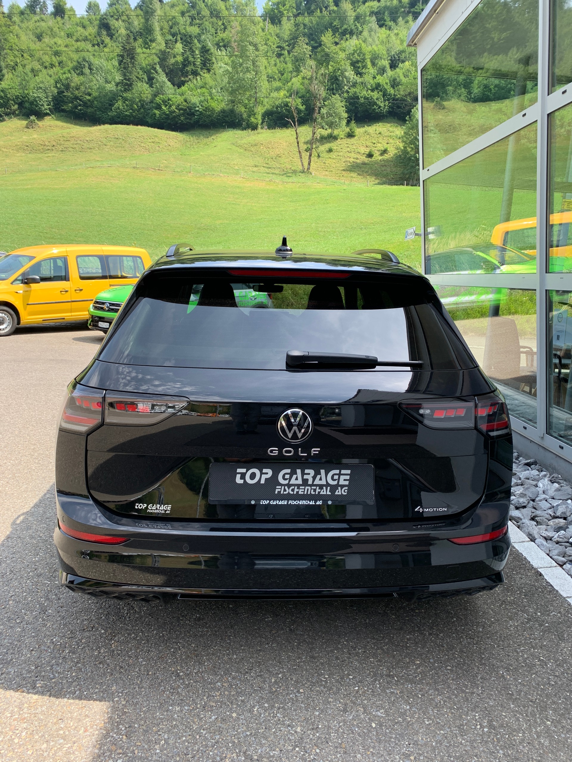 VW Golf Variant 2.0 TSI R-Line DSG 4 Motion-image-3