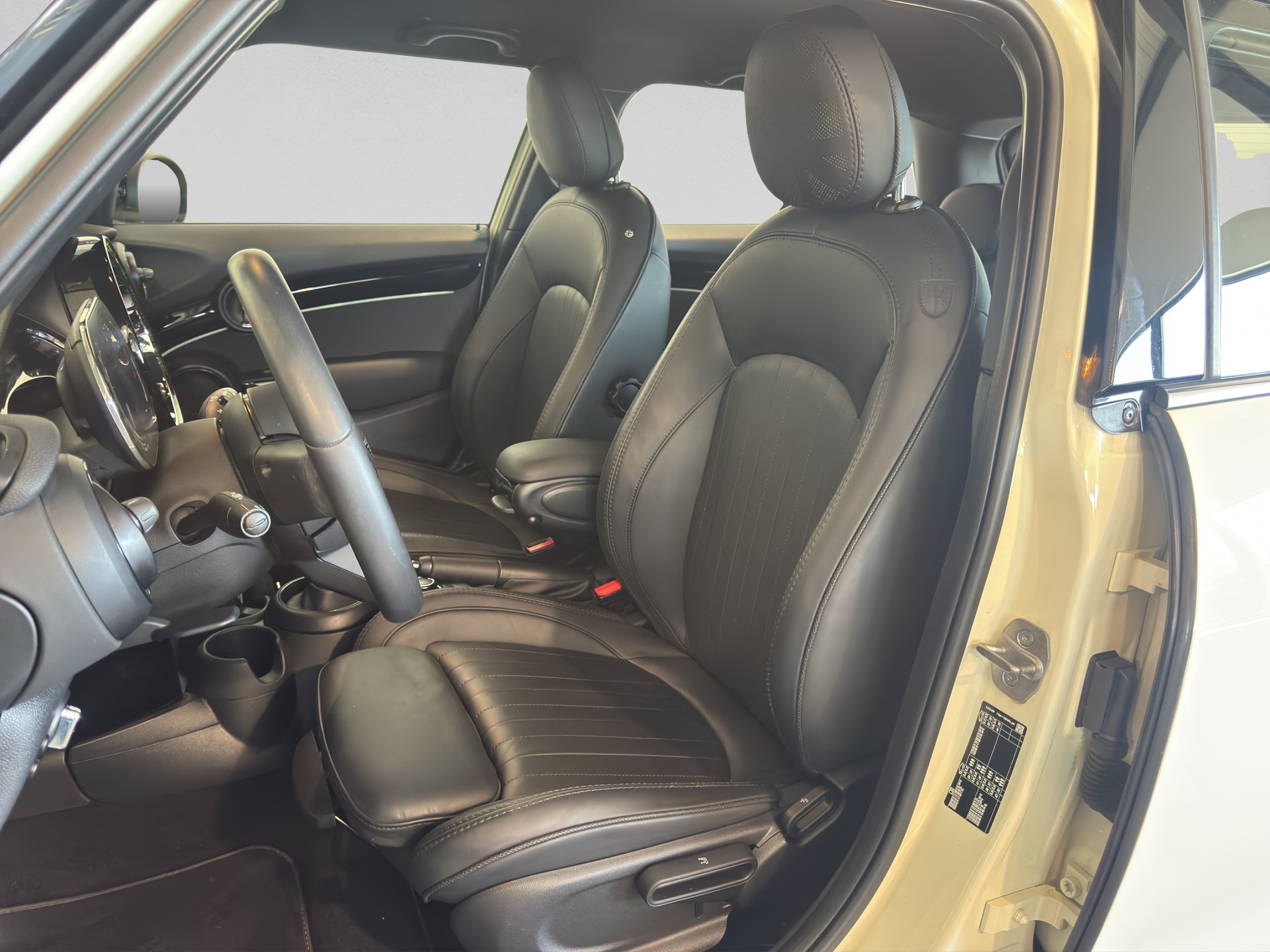 MINI Cooper Steptronic DKG-image-8
