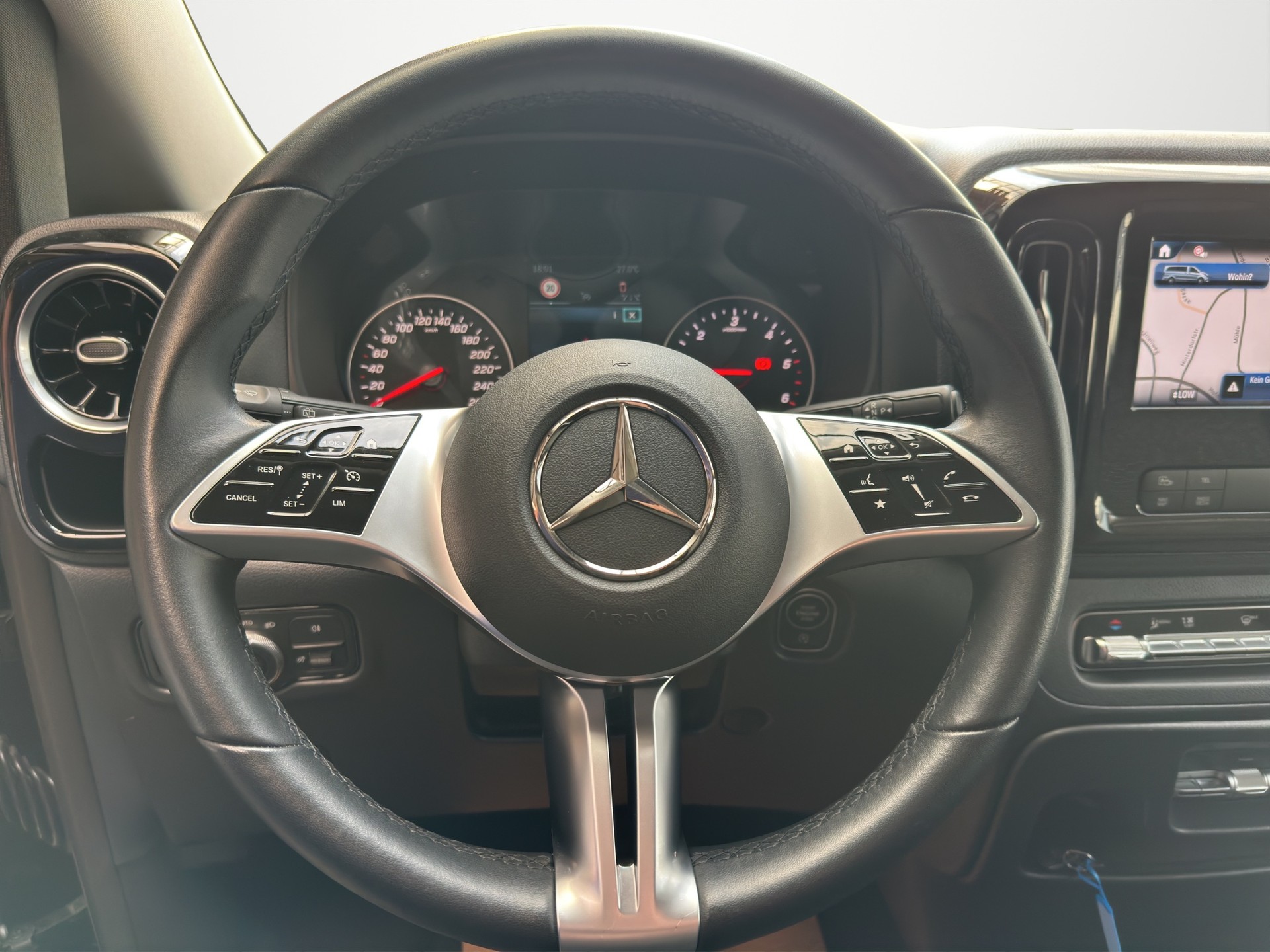 MERCEDES-BENZ Vito 116 CDI Lang Select Tourer 4Matic 9G-Tronic-image-9