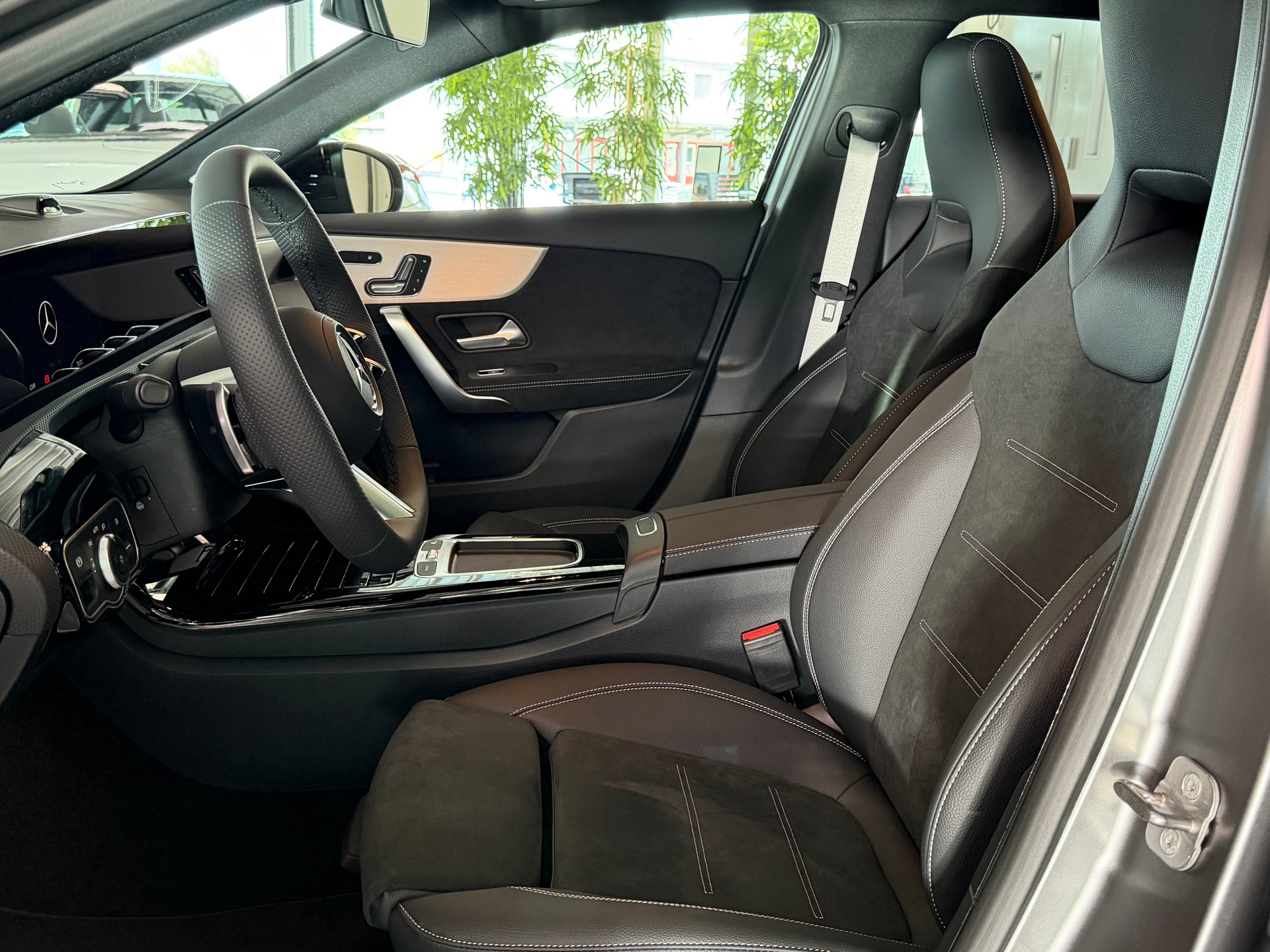 MERCEDES-BENZ A 220 4Matic 8G-DCT-image-8