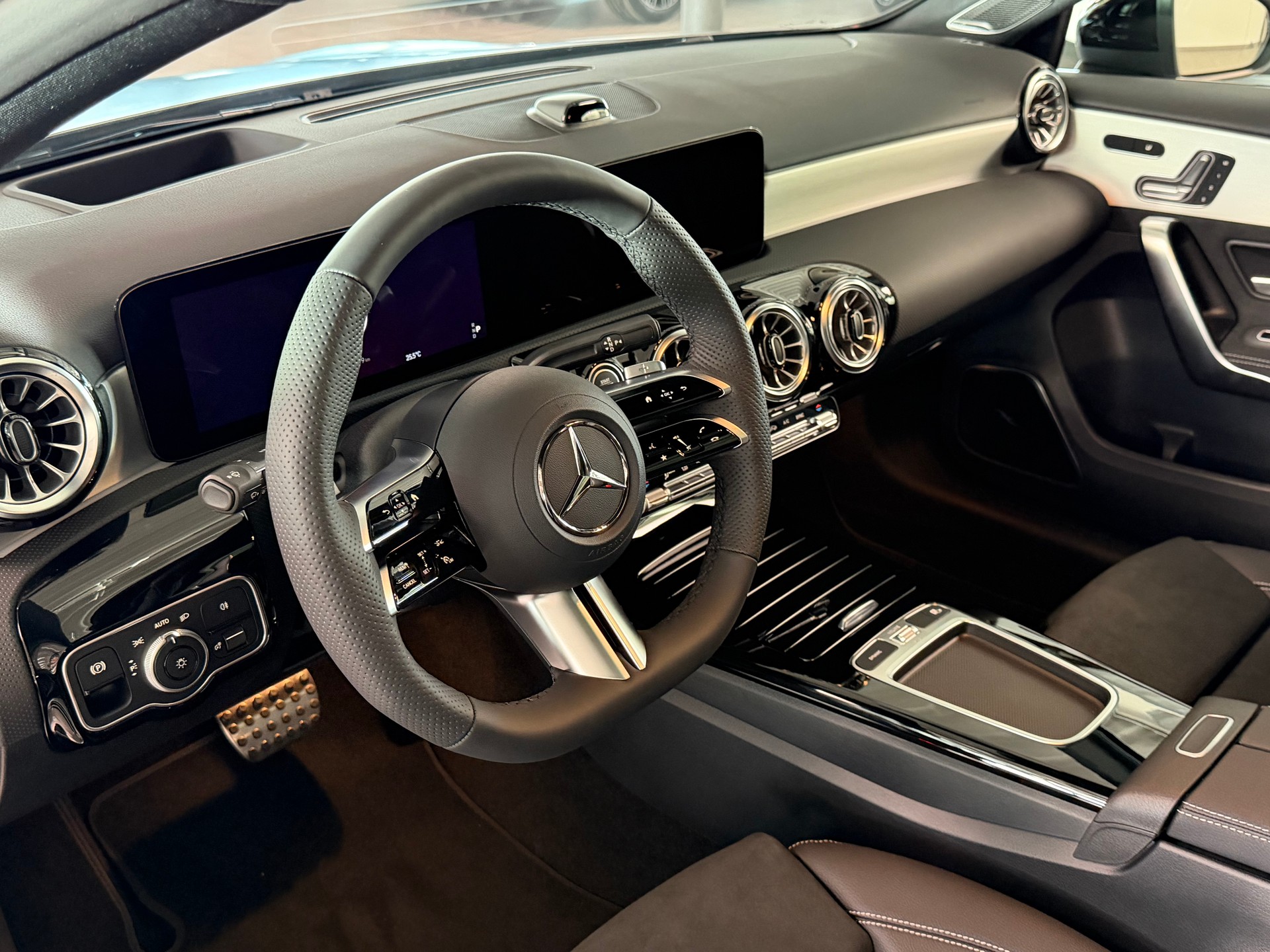 MERCEDES-BENZ A 220 4Matic 8G-DCT-image-7