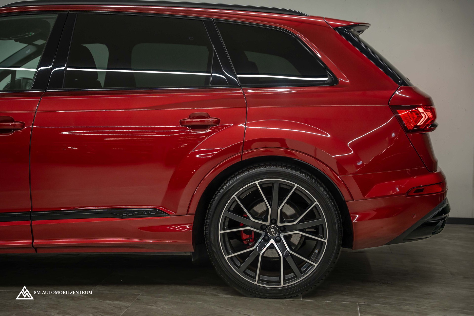 AUDI Q7 3.0 50 TDI S Line quattro T-Tronic / Panorama / Standheizung- / Lüftung / 22" Räder-image-7