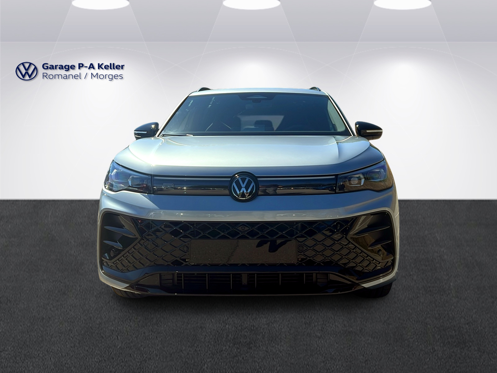 VW Tiguan R-Line Plus 2.0TSI 265CH 4Motion-image-1