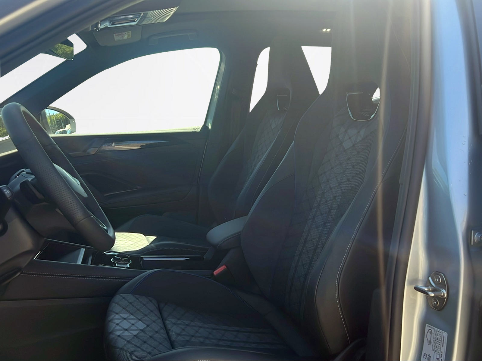 VW Tiguan R-Line Plus 2.0TSI 265CH 4Motion-image-8
