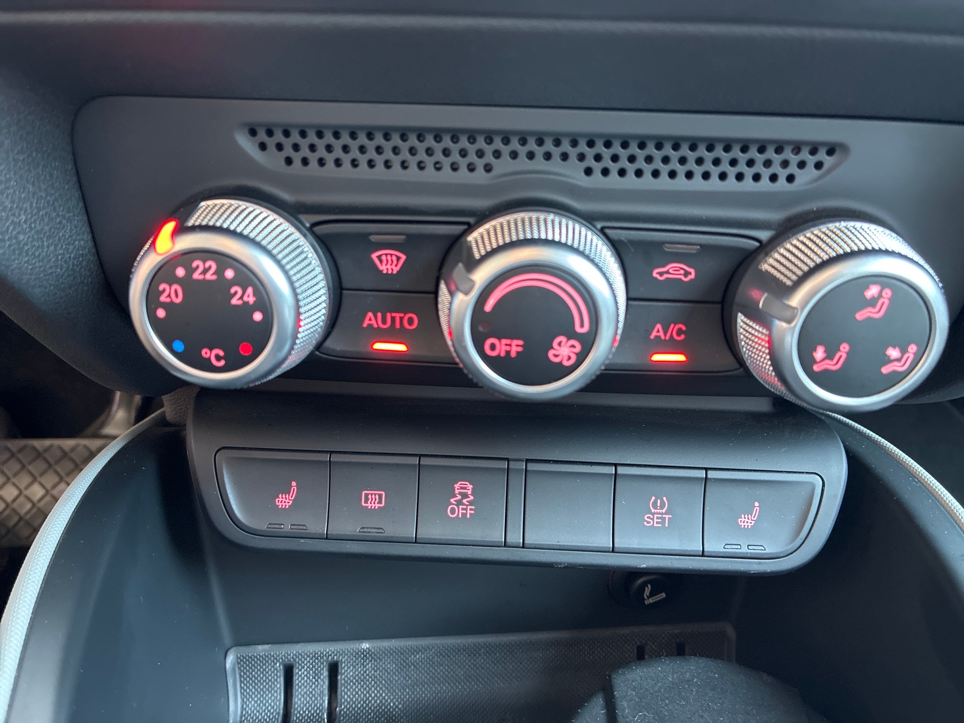AUDI A1 Sportback 1.4 TFSI Ambition S-tronic-image-15