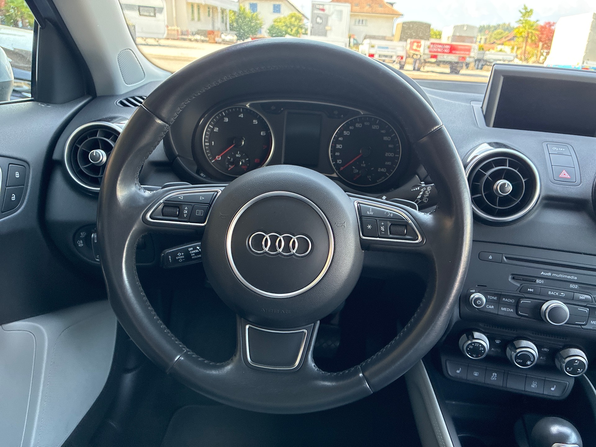 AUDI A1 Sportback 1.4 TFSI Ambition S-tronic-image-8