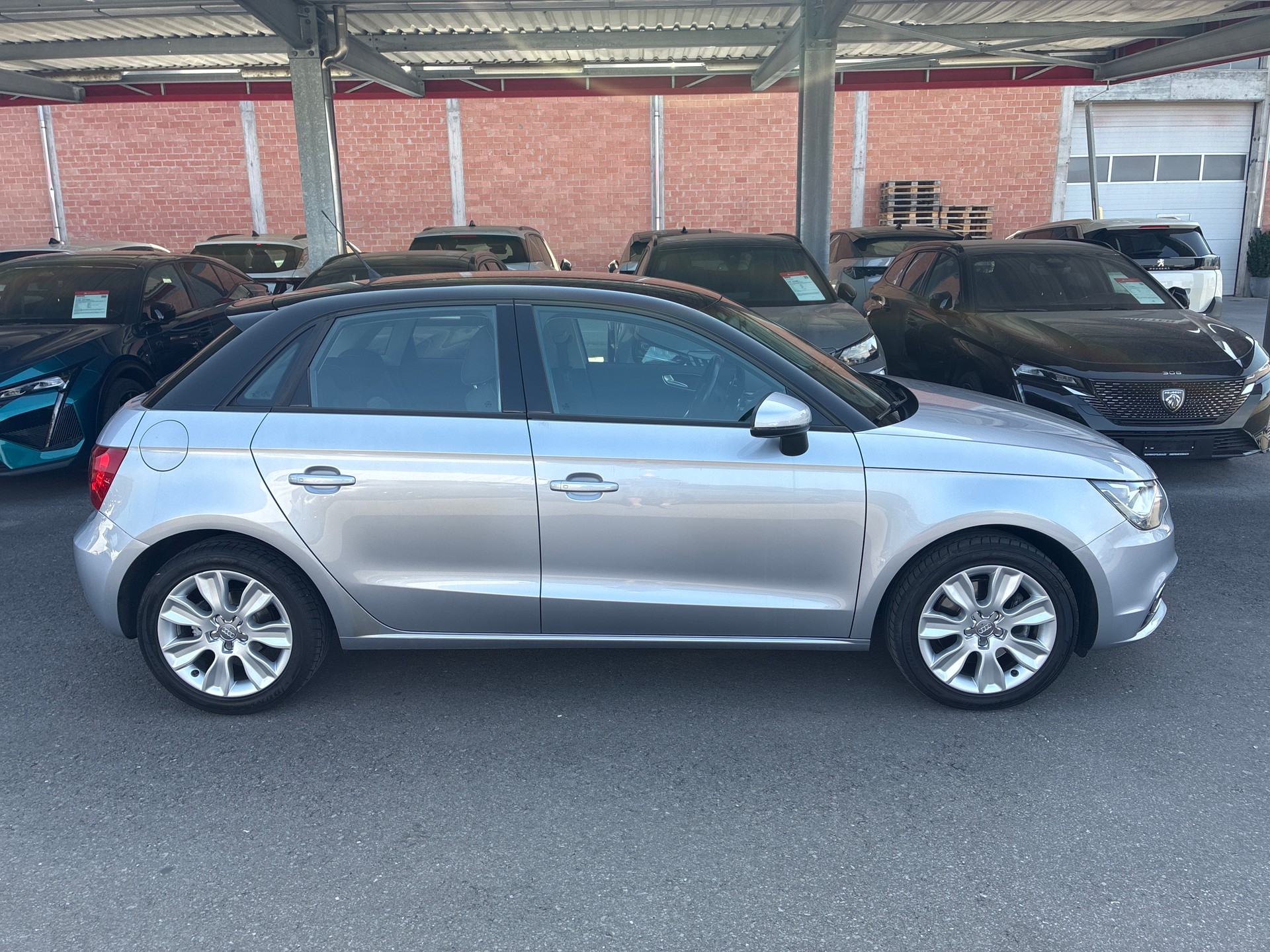AUDI A1 Sportback 1.4 TFSI Ambition S-tronic-image-2