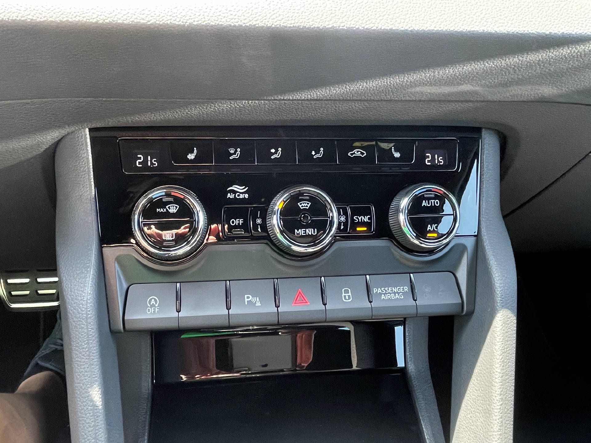 SKODA Karoq 2.0 TSI SportLine 4x4 DSG-image-10