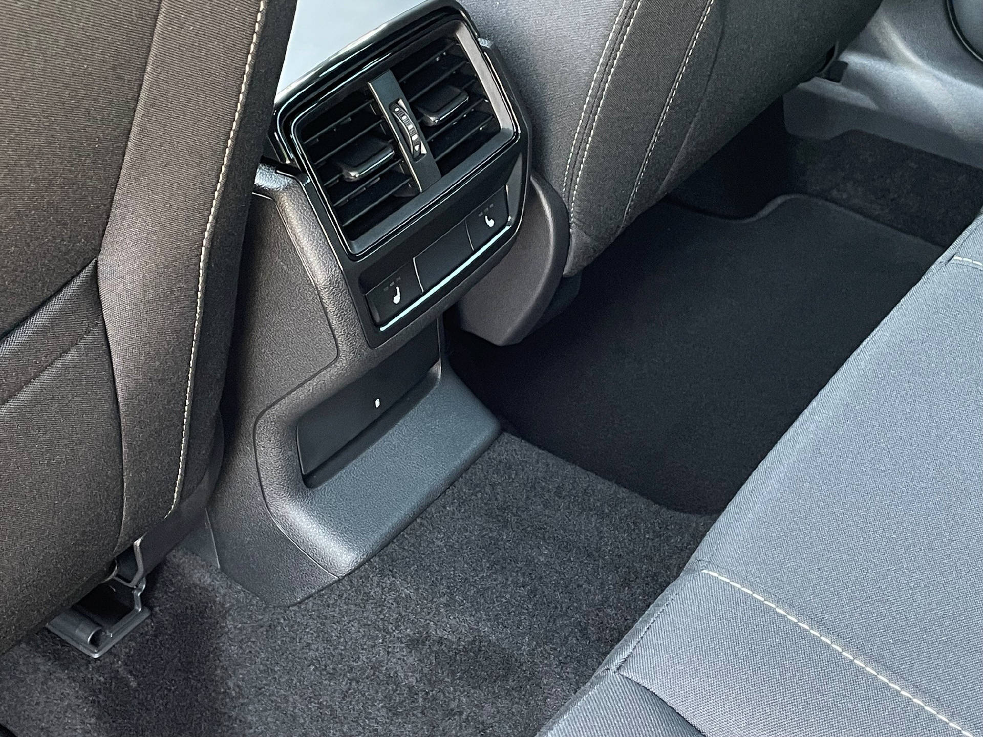 SKODA Karoq 2.0 TSI SportLine 4x4 DSG-image-7