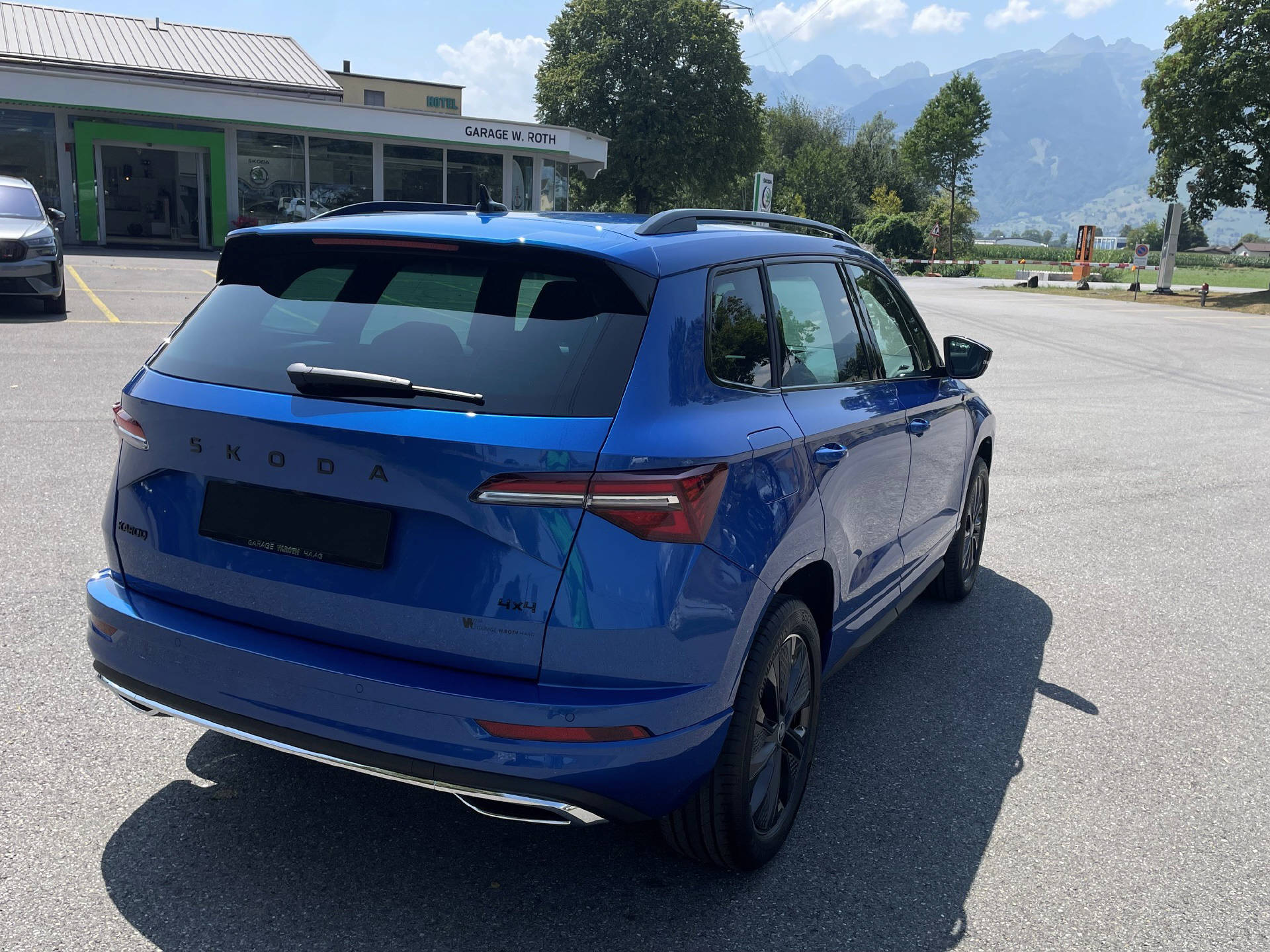 SKODA Karoq 2.0 TSI SportLine 4x4 DSG-image-4