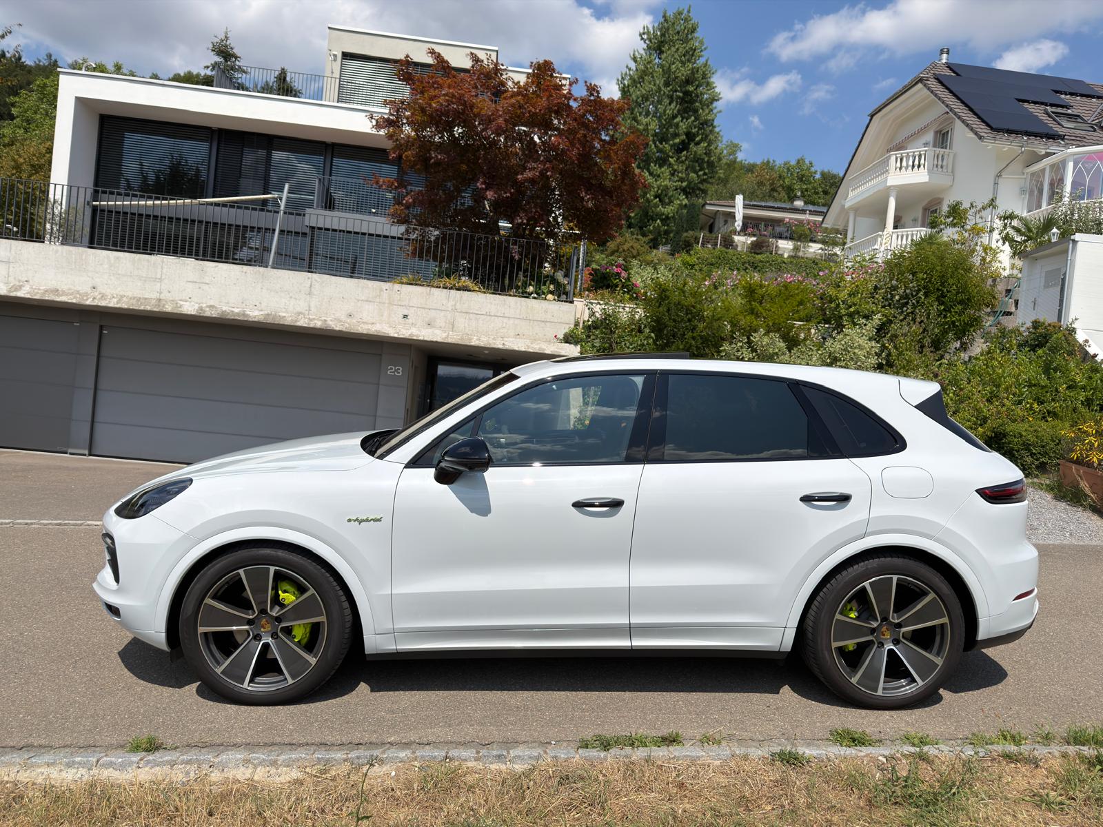 PORSCHE 3.0 V6 E-Hybrid-image-1