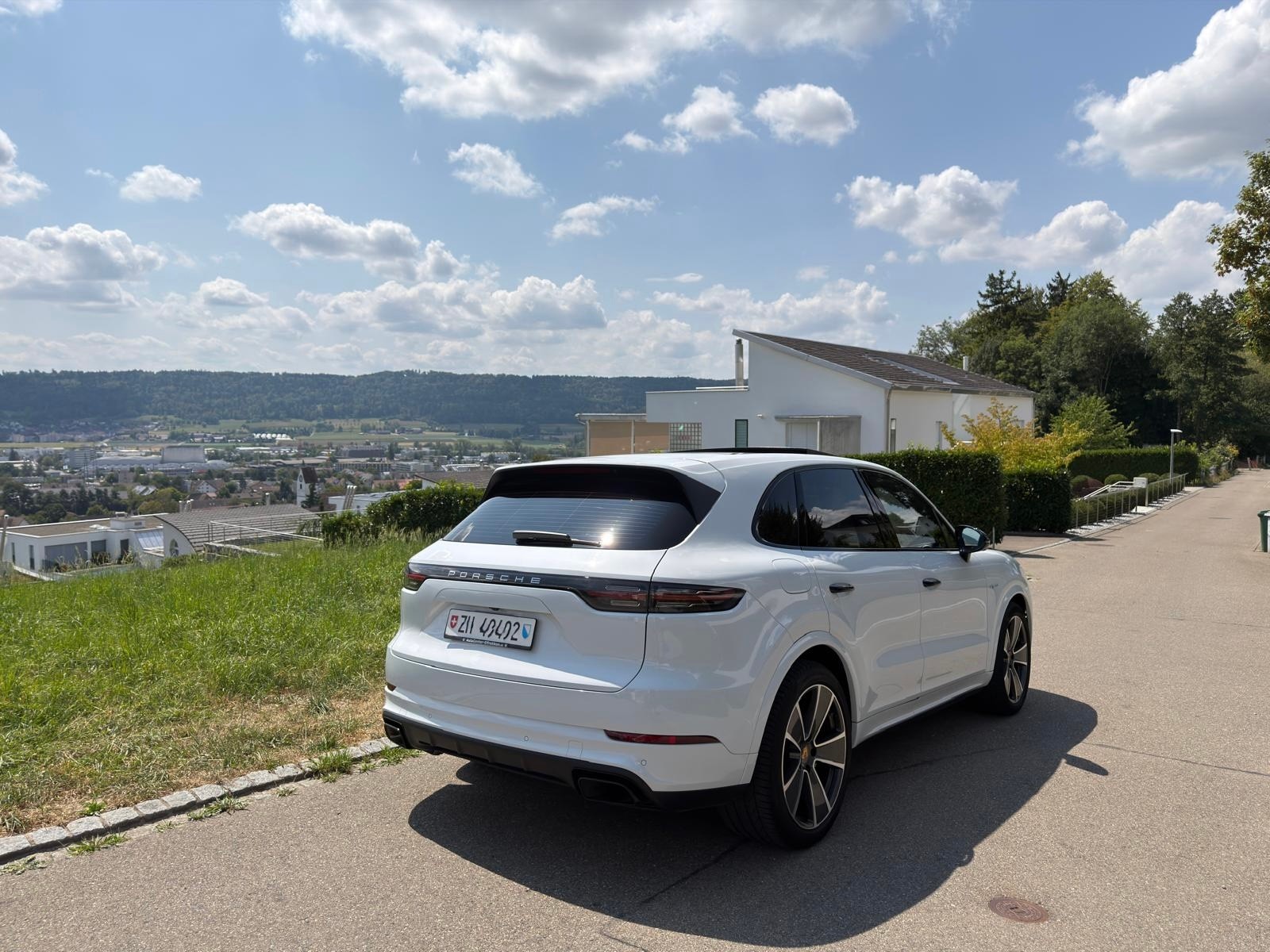 PORSCHE 3.0 V6 E-Hybrid-image-2