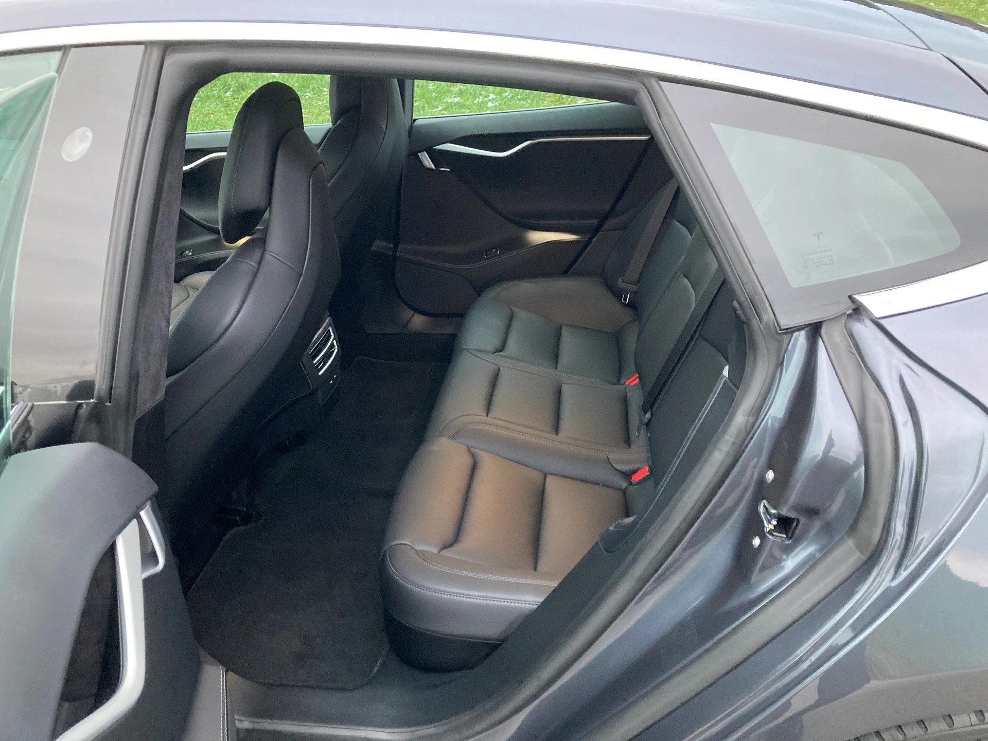 TESLA Model S 75 D-image-7