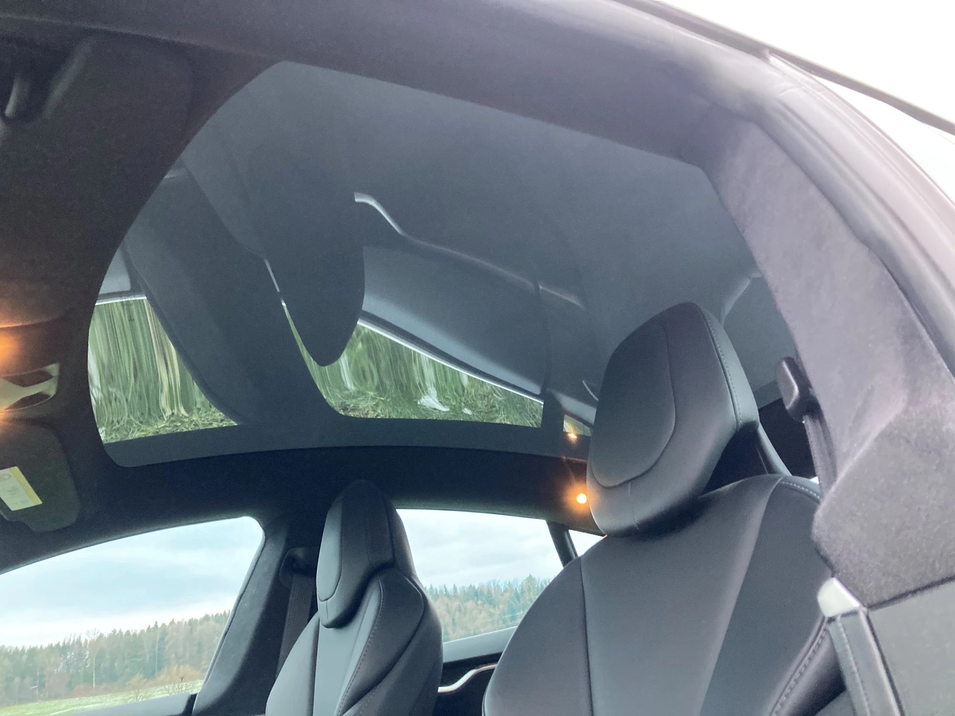 TESLA Model S 75 D-image-11
