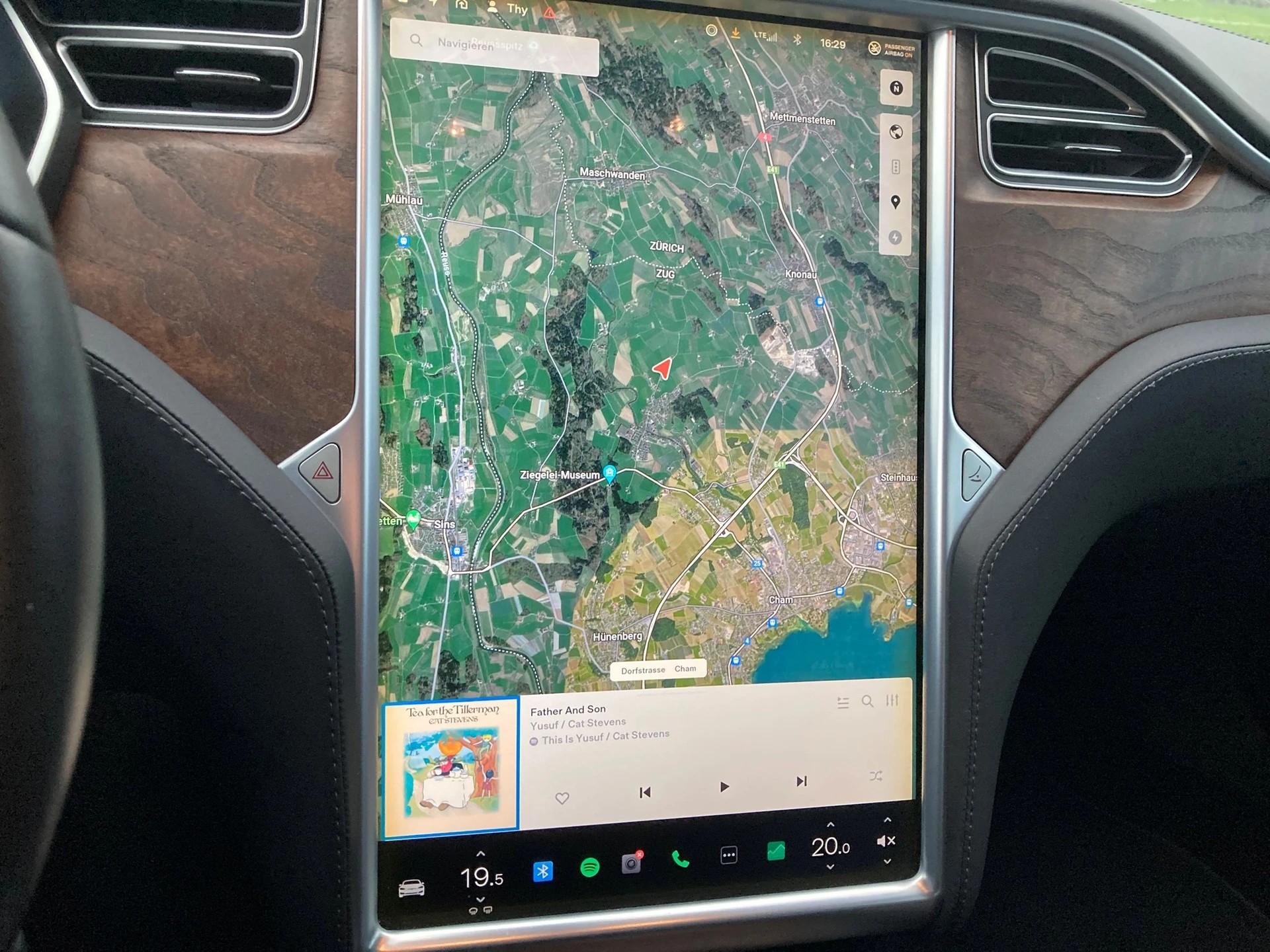 TESLA Model S 75 D-image-8