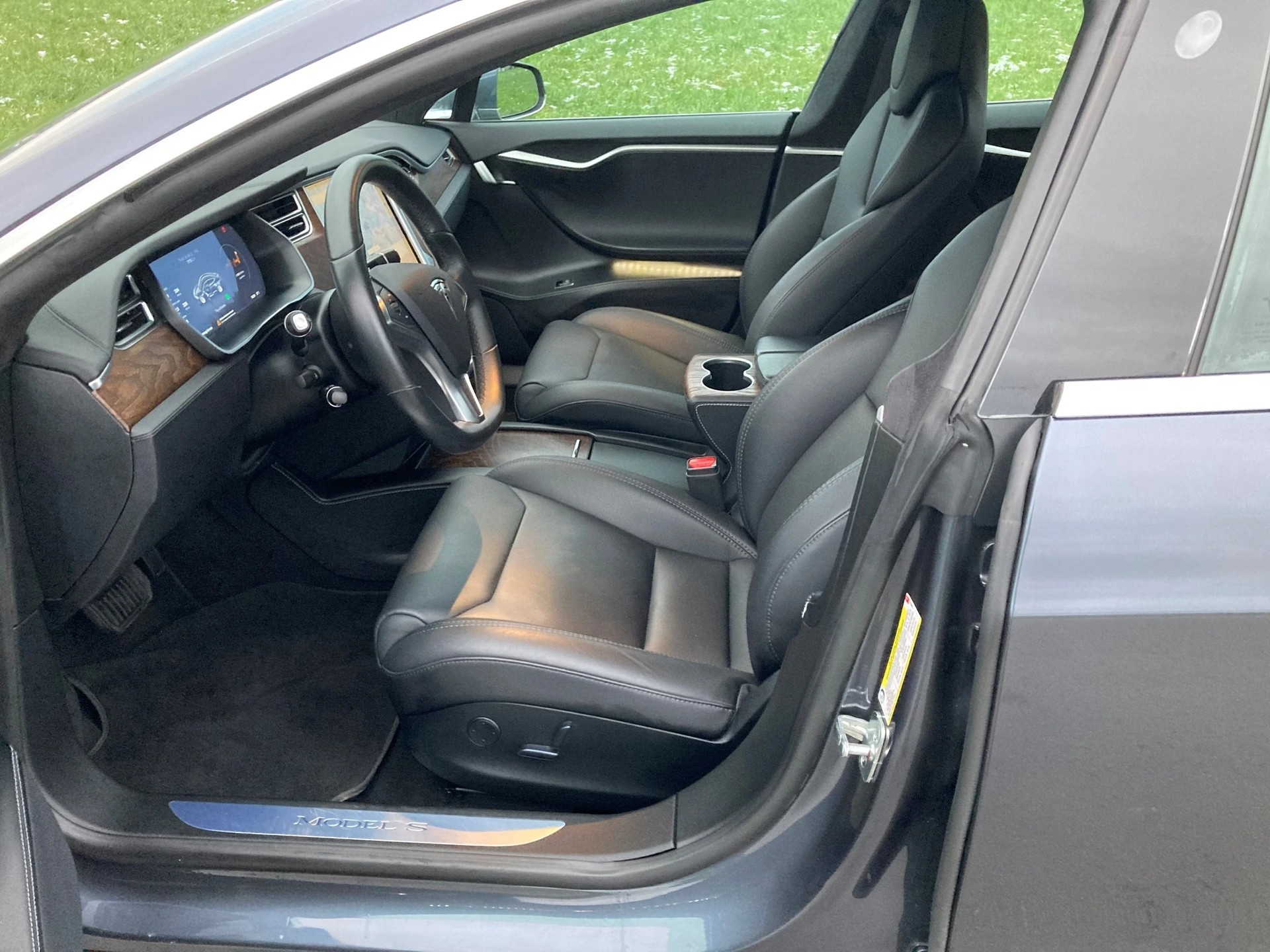 TESLA Model S 75 D-image-6