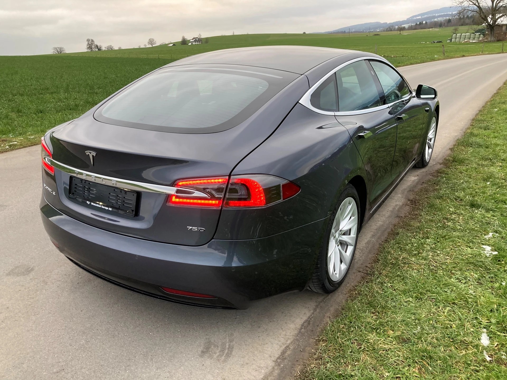 TESLA Model S 75 D-image-2