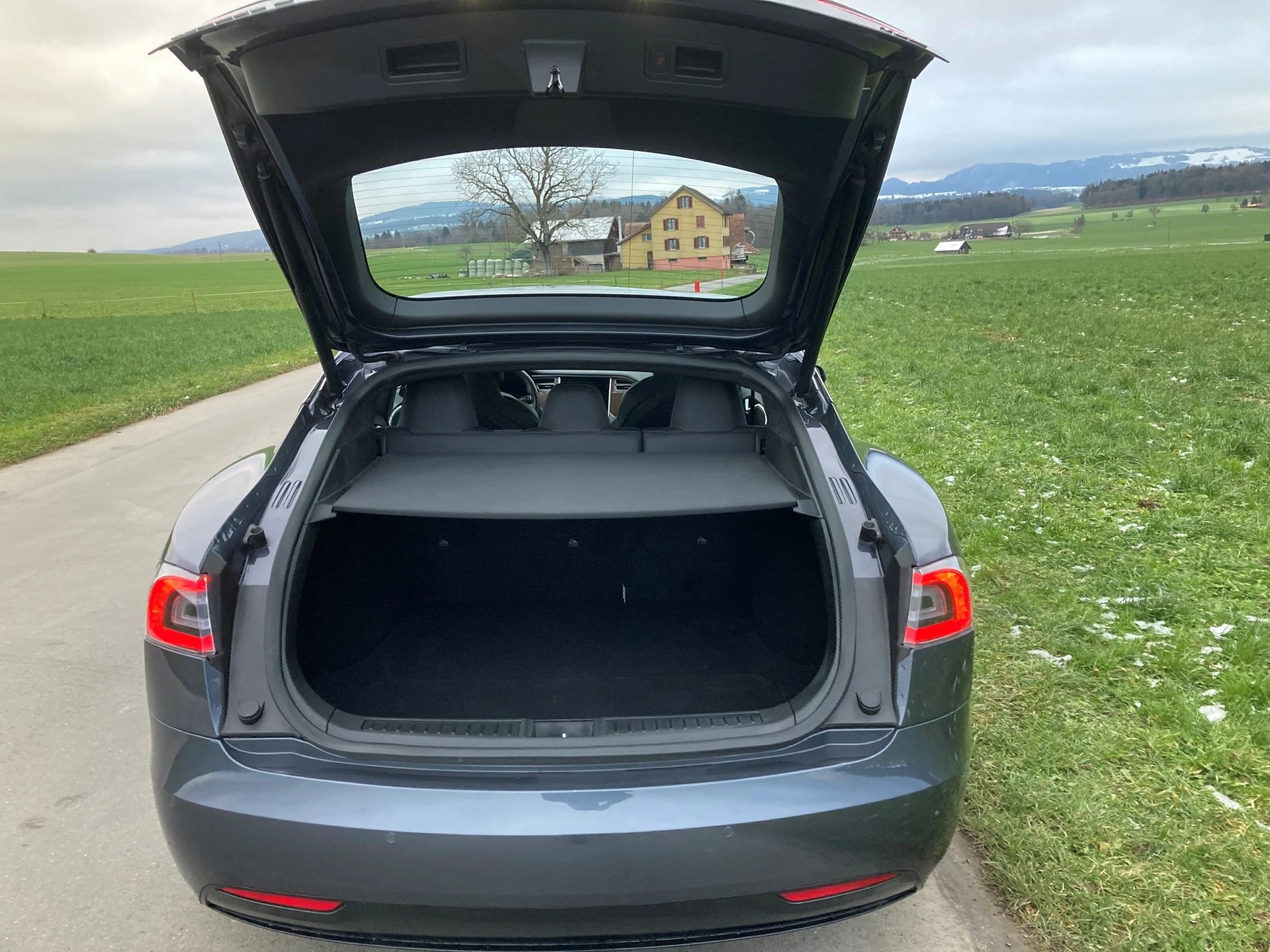 TESLA Model S 75 D-image-5