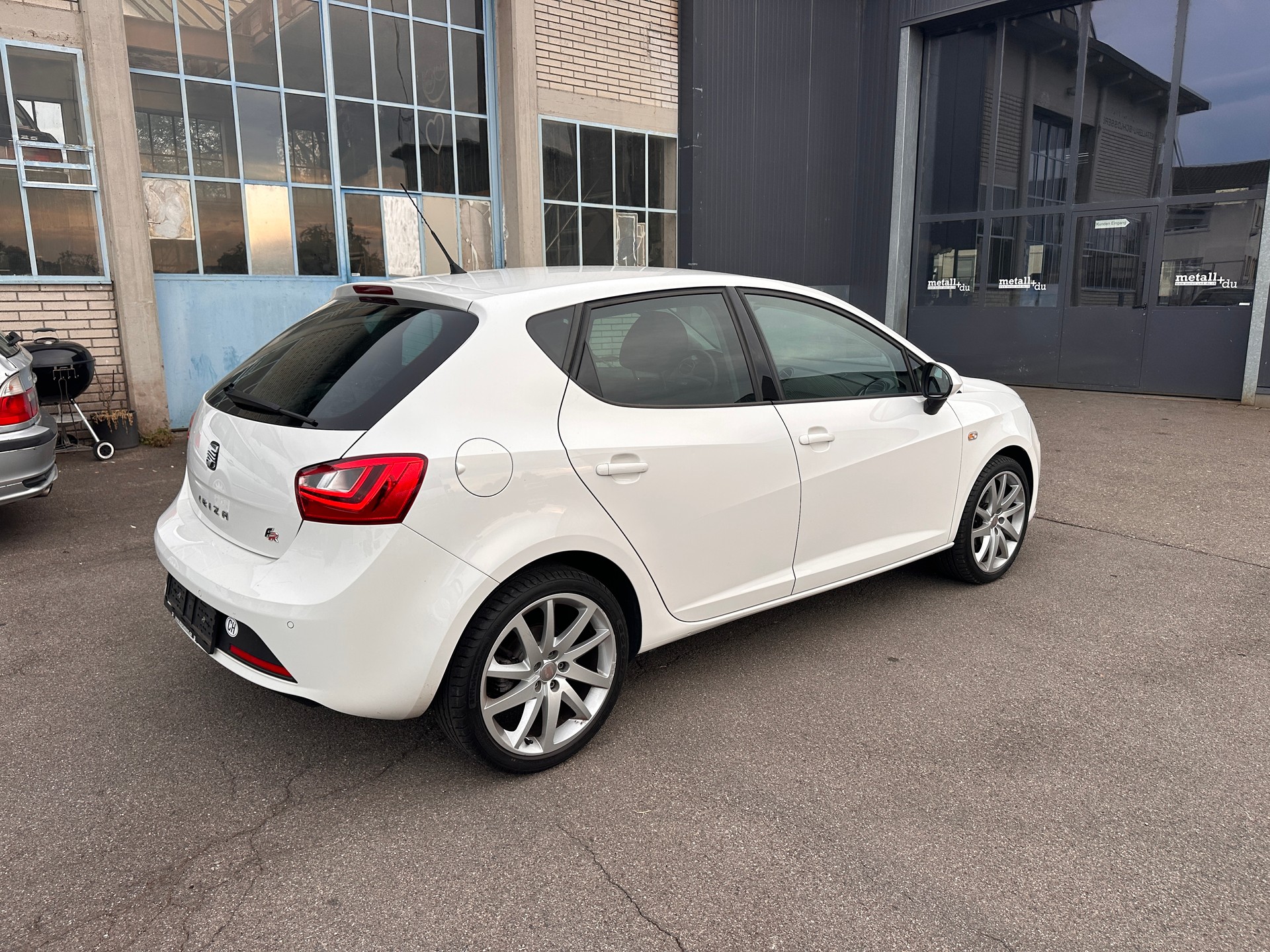 SEAT Ibiza 1.2 TSI FR Viva-image-2