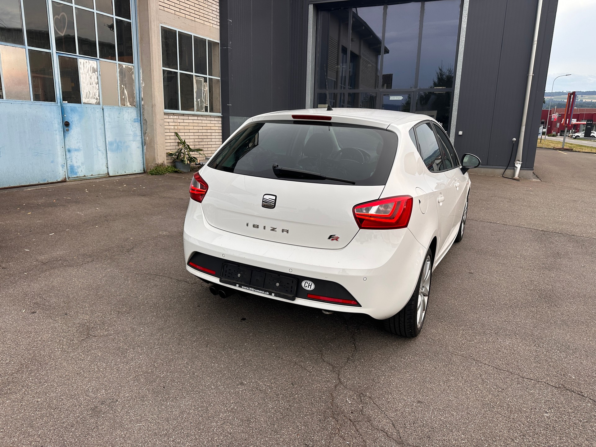 SEAT Ibiza 1.2 TSI FR Viva-image-10