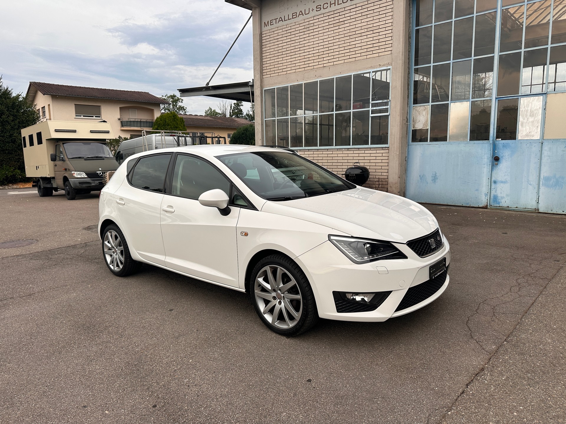 SEAT Ibiza 1.2 TSI FR Viva-image-0