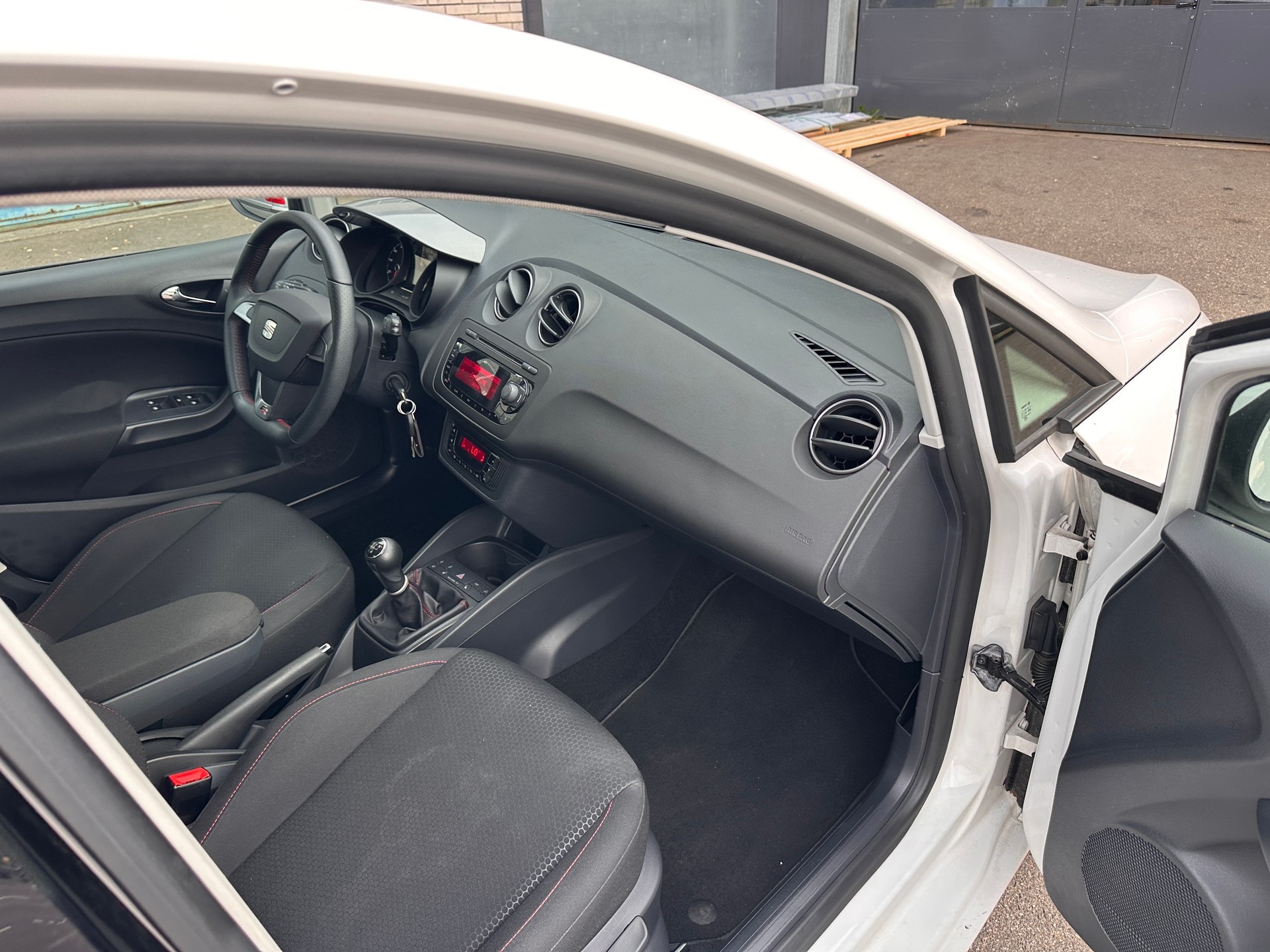 SEAT Ibiza 1.2 TSI FR Viva-image-8