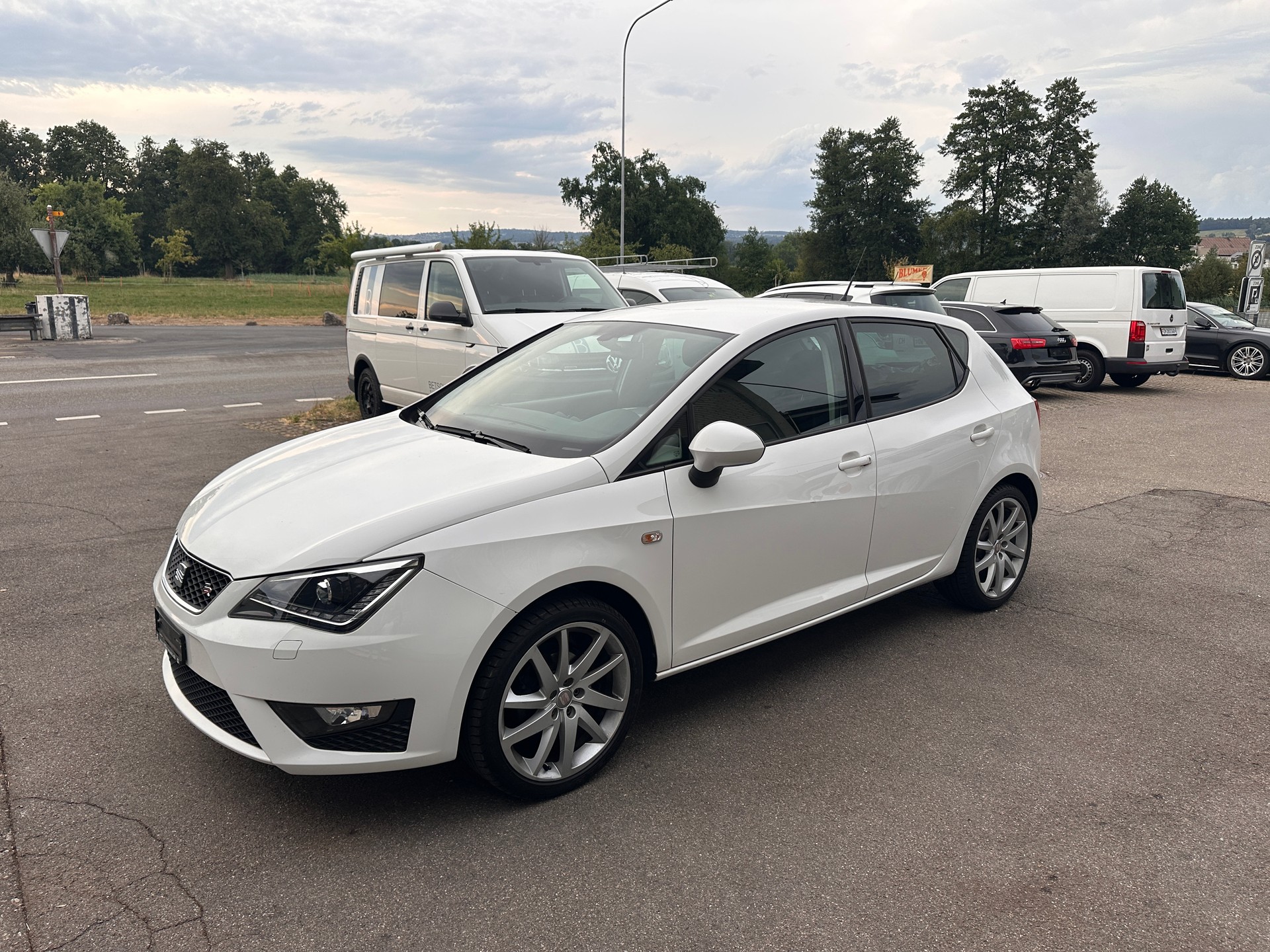 SEAT Ibiza 1.2 TSI FR Viva-image-1