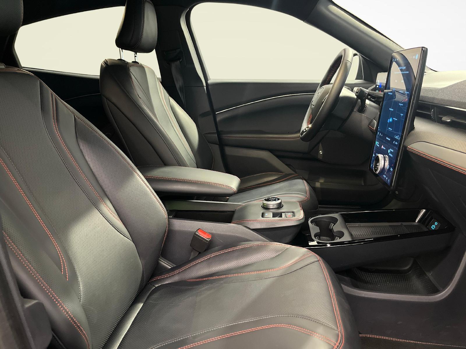 FORD Mustang Mach-E Extended AWD-image-9