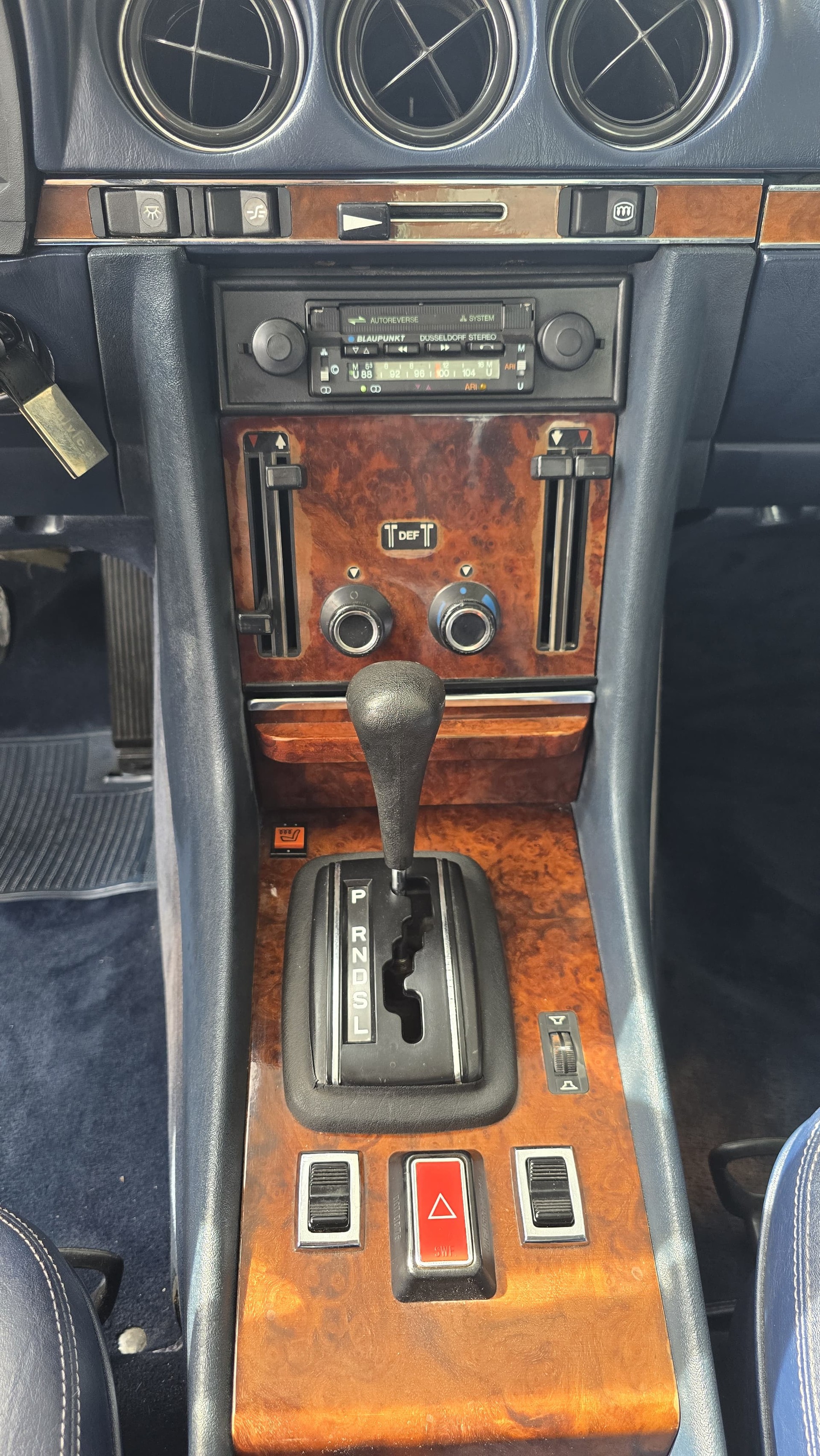 MERCEDES-BENZ SLC 280-image-8