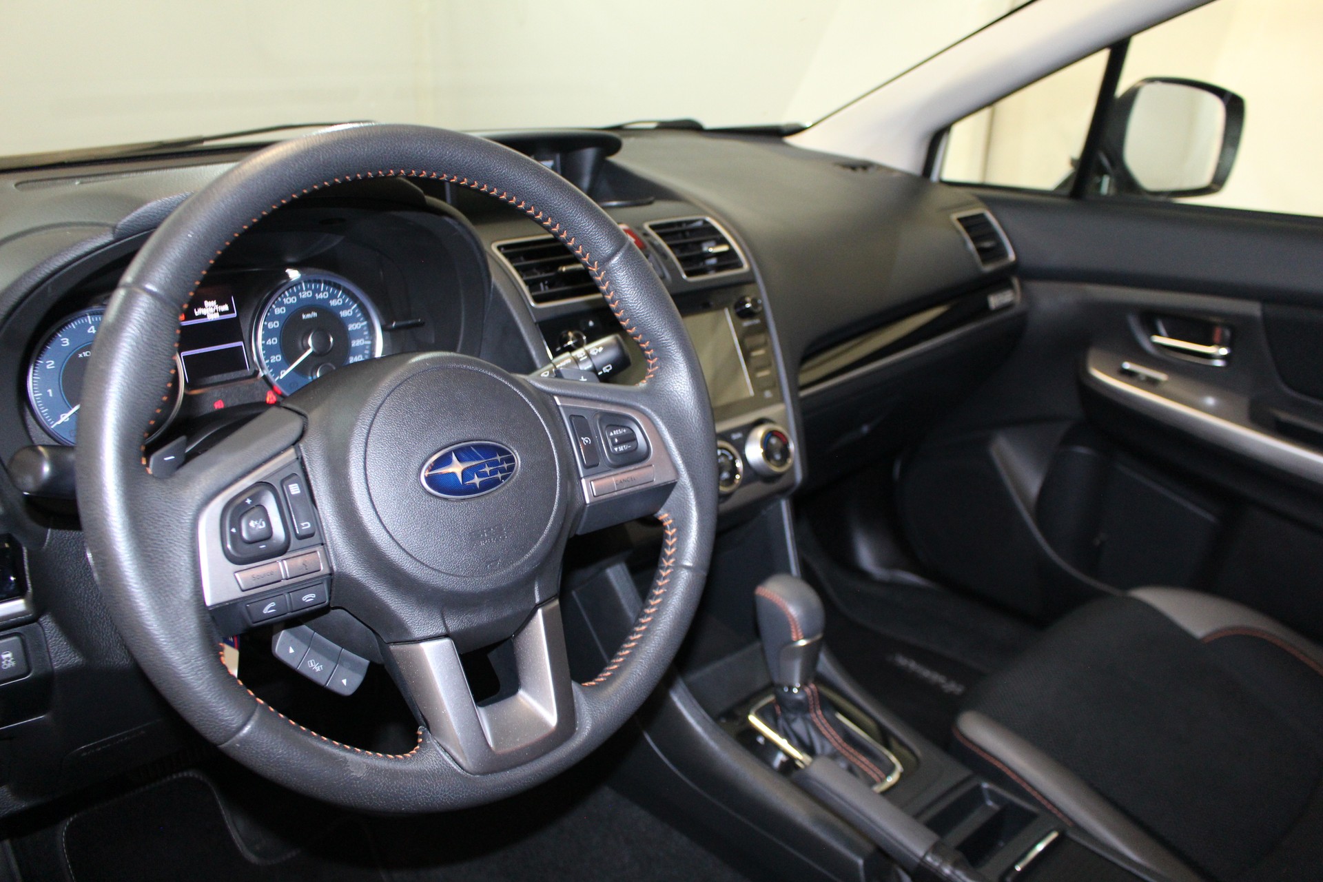 SUBARU XV 2.0i Swiss Two-image-11