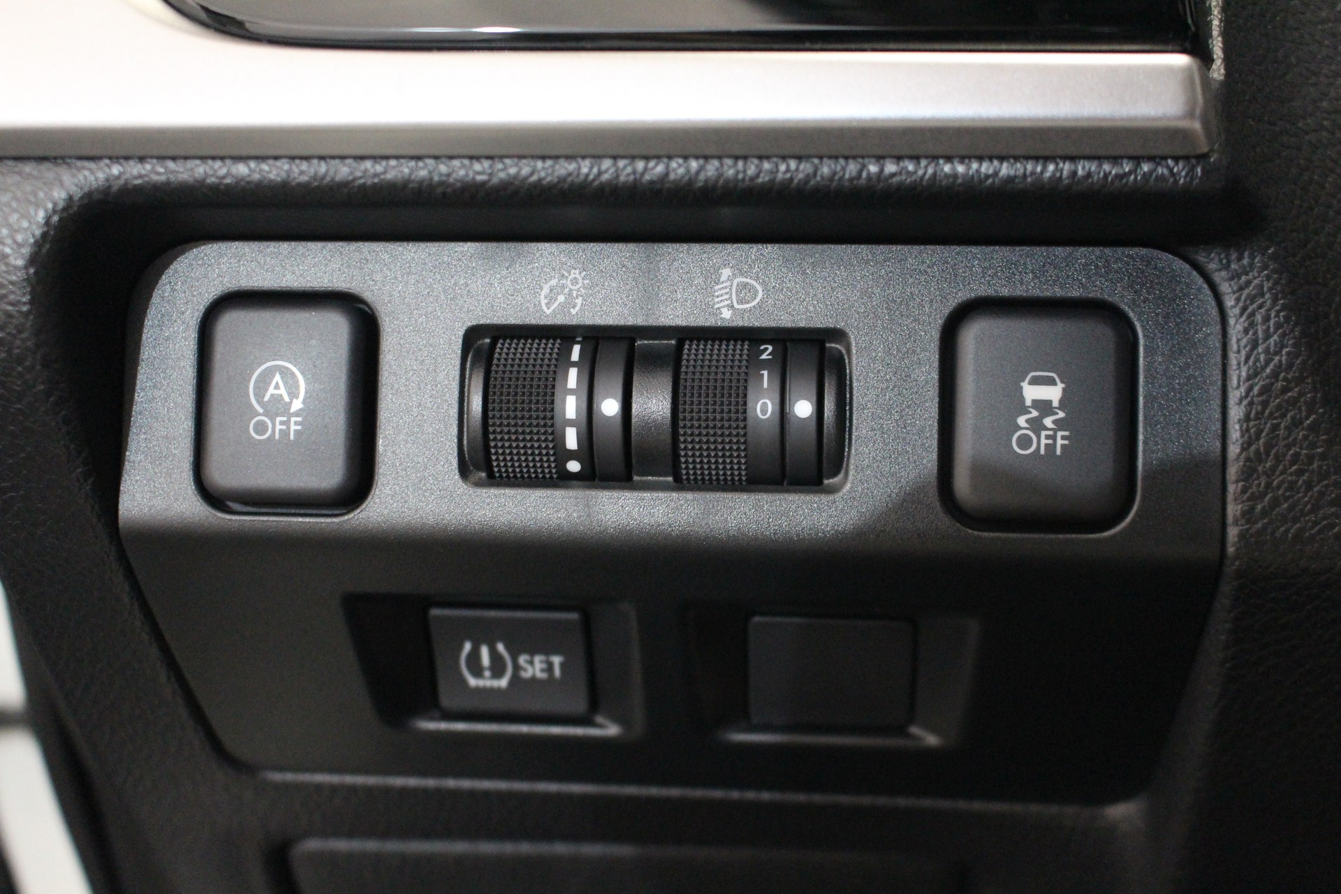 SUBARU XV 2.0i Swiss Two-image-14