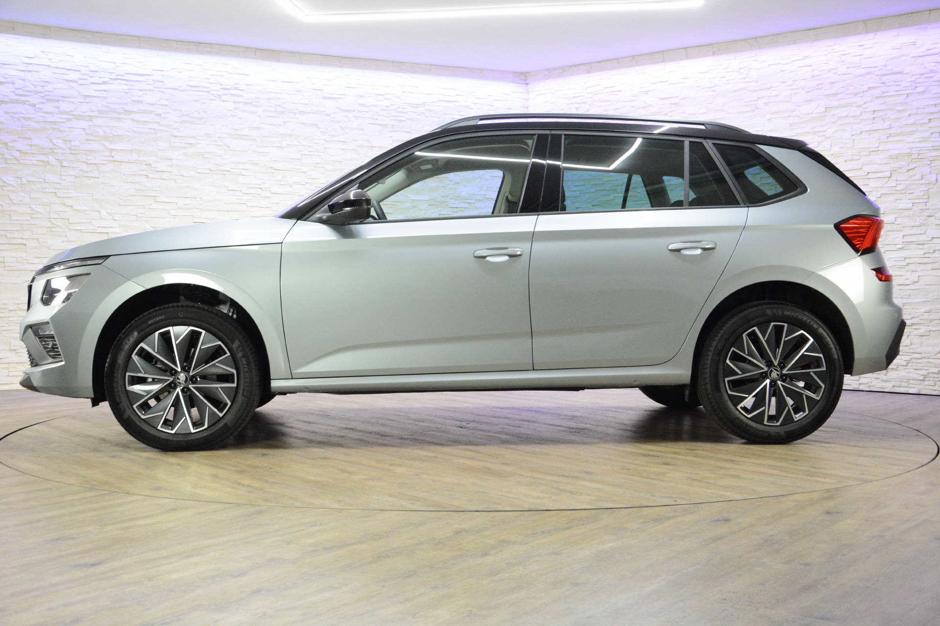 SKODA Kamiq 1.0 TSI Selection DSG-image-2