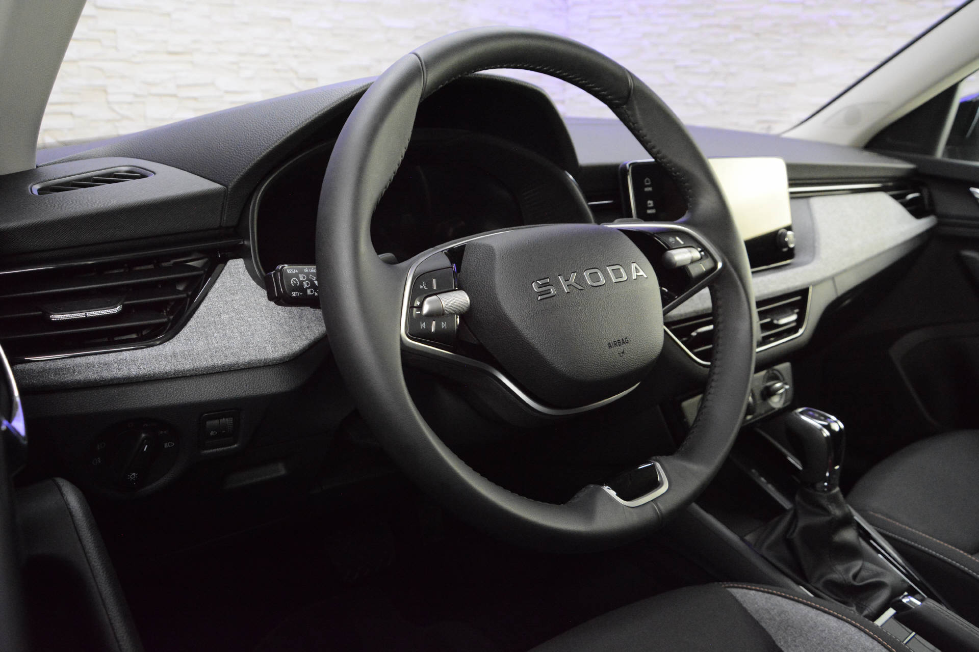 SKODA Kamiq 1.0 TSI Selection DSG-image-10