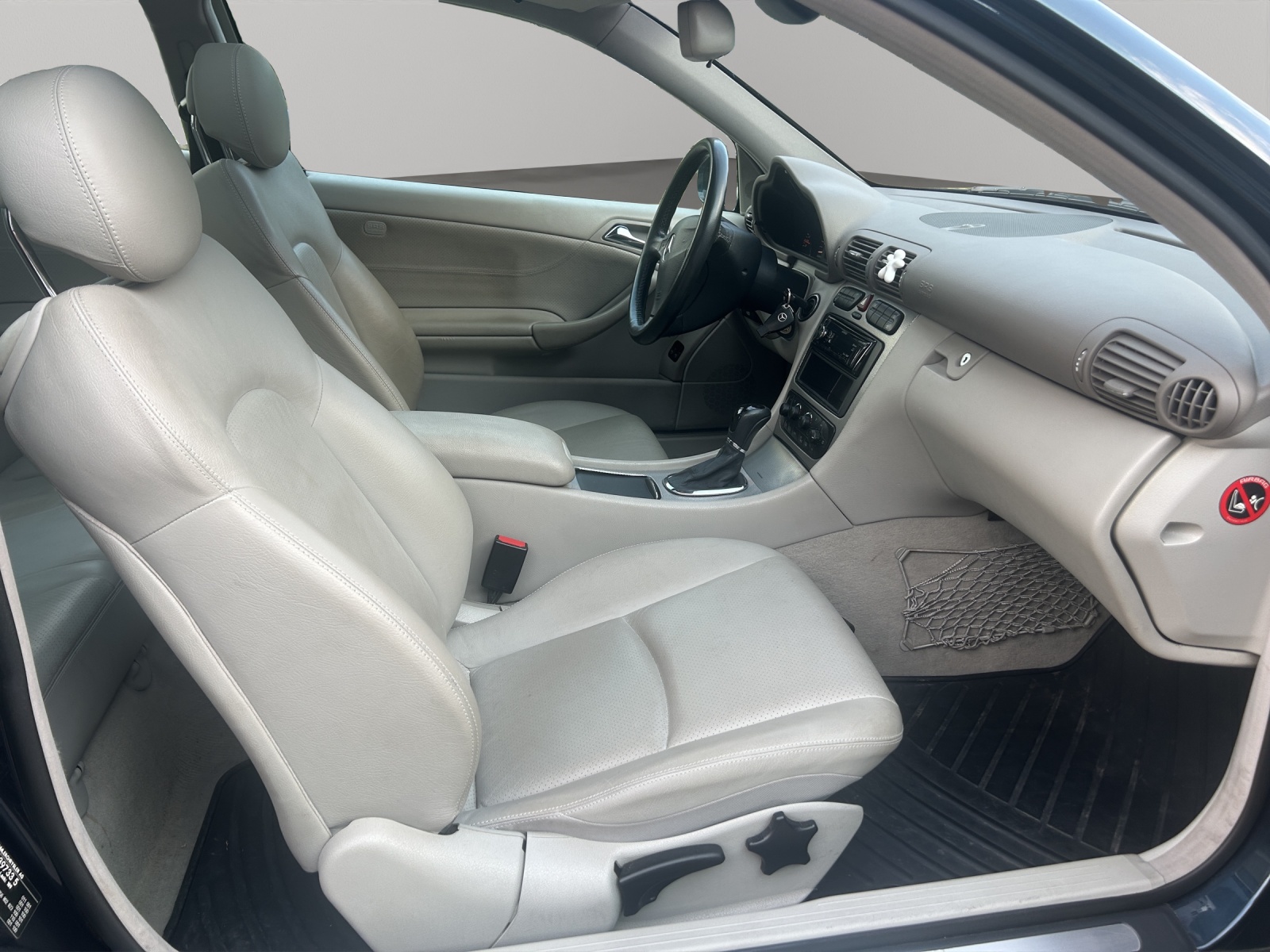 MERCEDES-BENZ C 200 Kompressor-image-10
