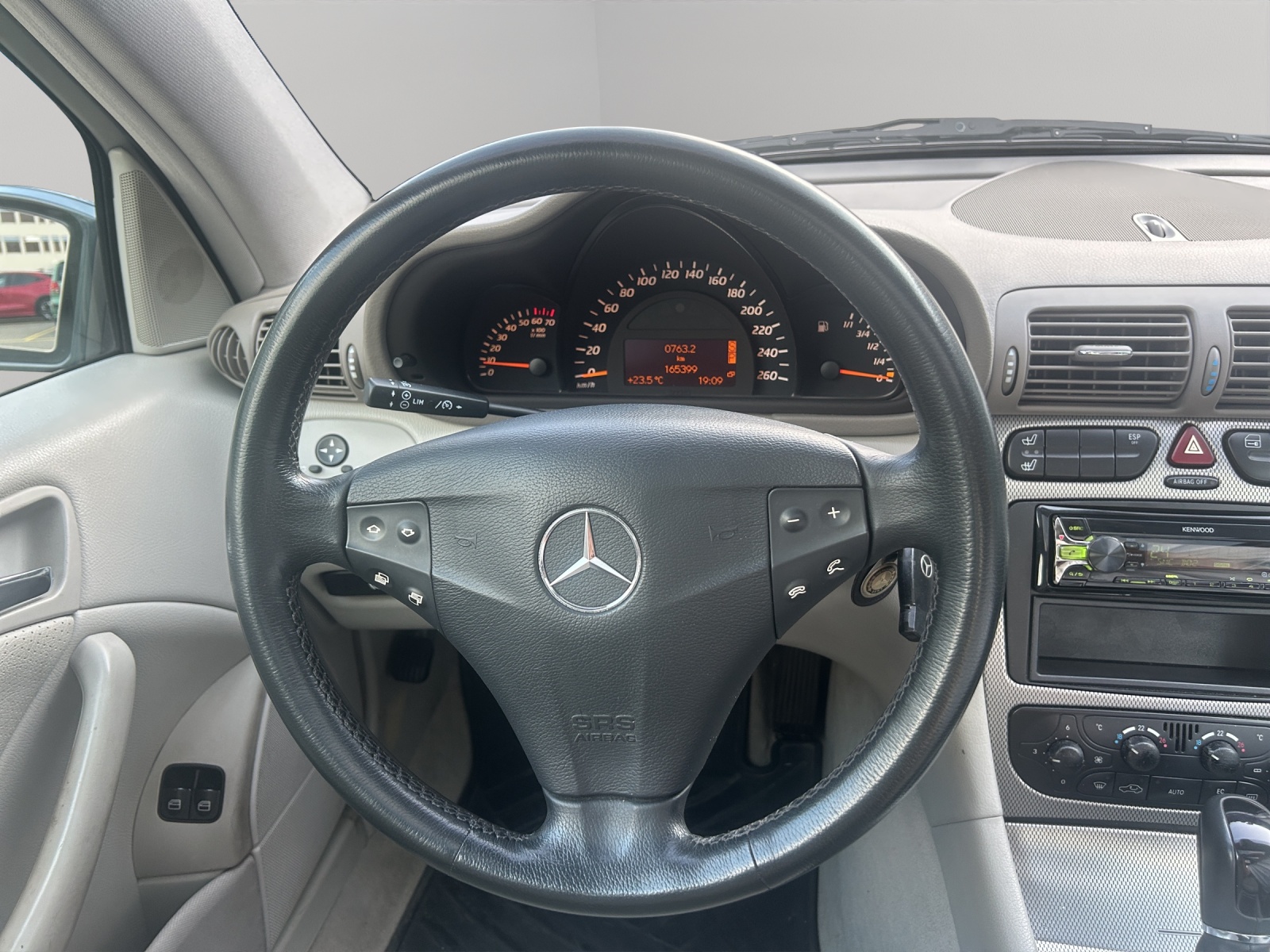 MERCEDES-BENZ C 200 Kompressor-image-17