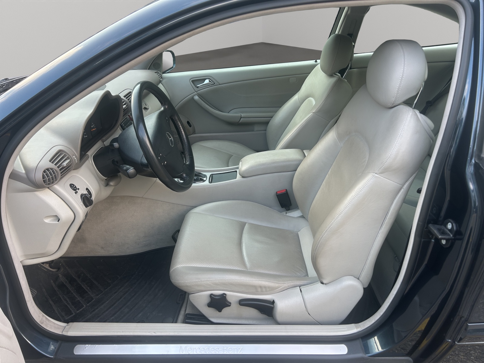 MERCEDES-BENZ C 200 Kompressor-image-16