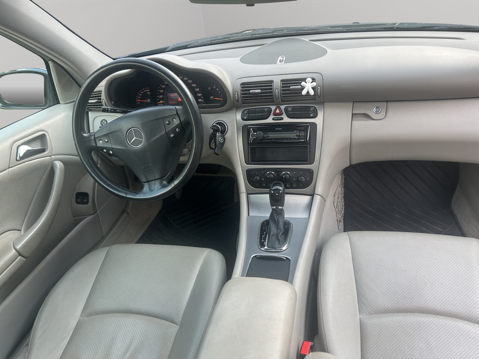 MERCEDES-BENZ C 200 Kompressor-image-9