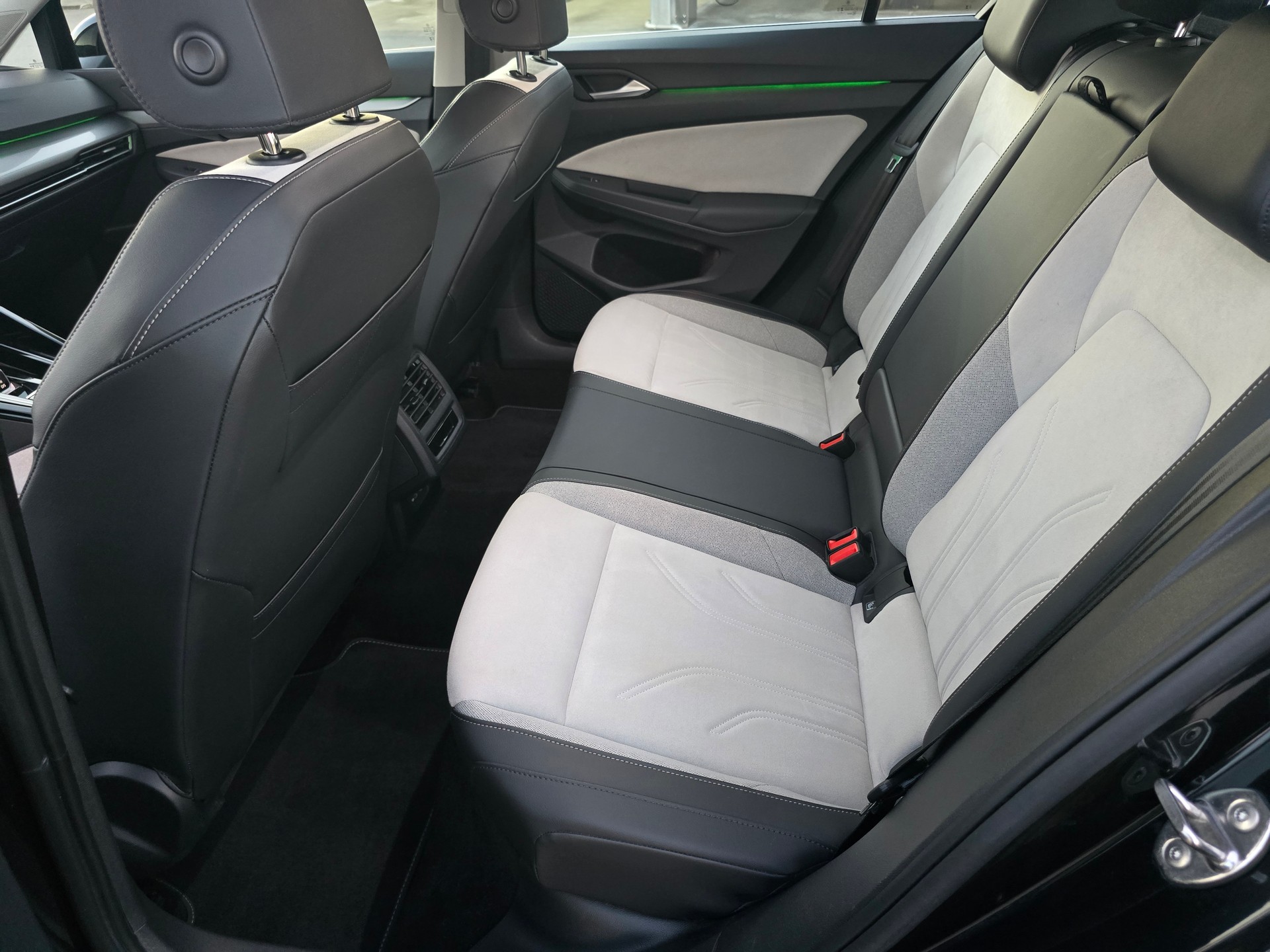 VW Golf 1.5 e TSI mHEV Style DSG-image-8
