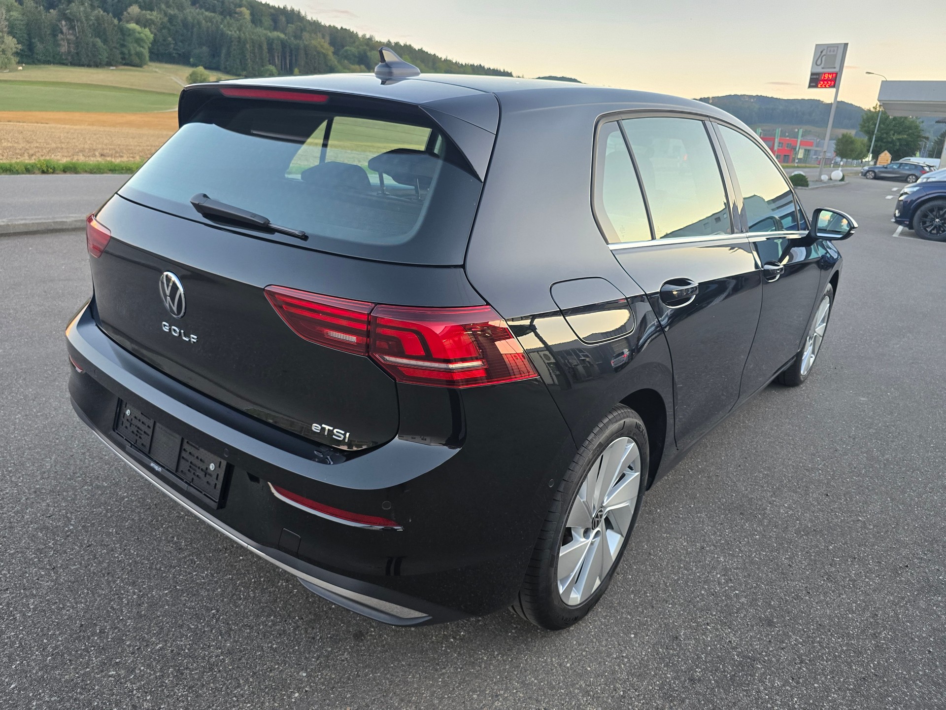 VW Golf 1.5 e TSI mHEV Style DSG-image-4
