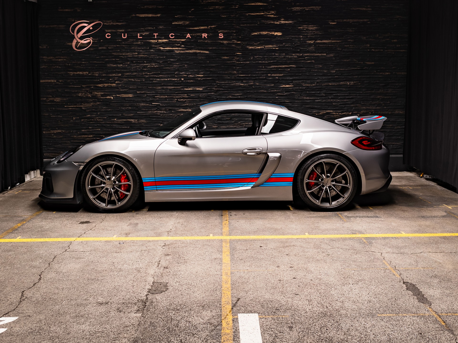 PORSCHE Cayman GT4-showroom-element-1
