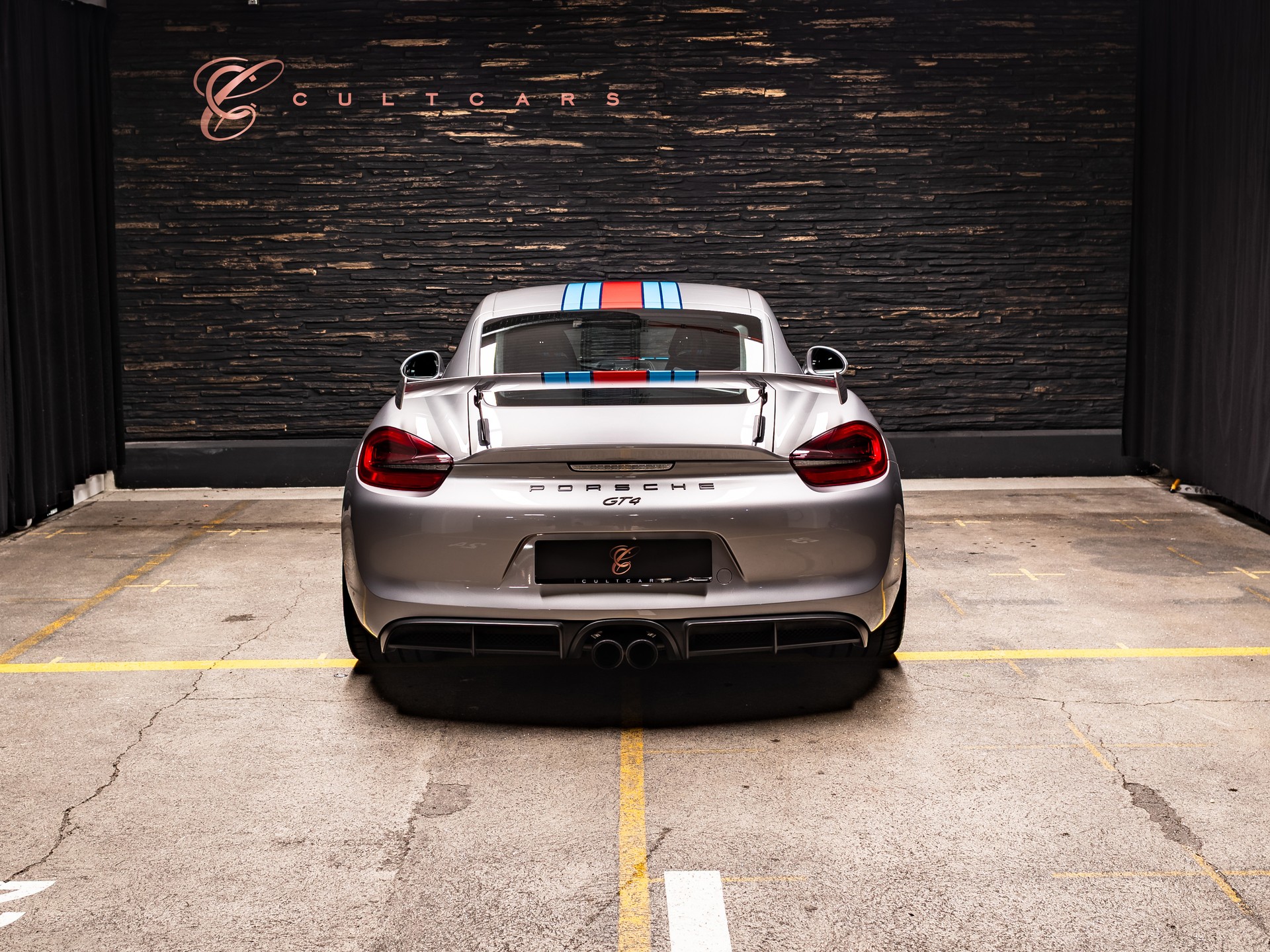 PORSCHE Cayman GT4-showroom-element-3