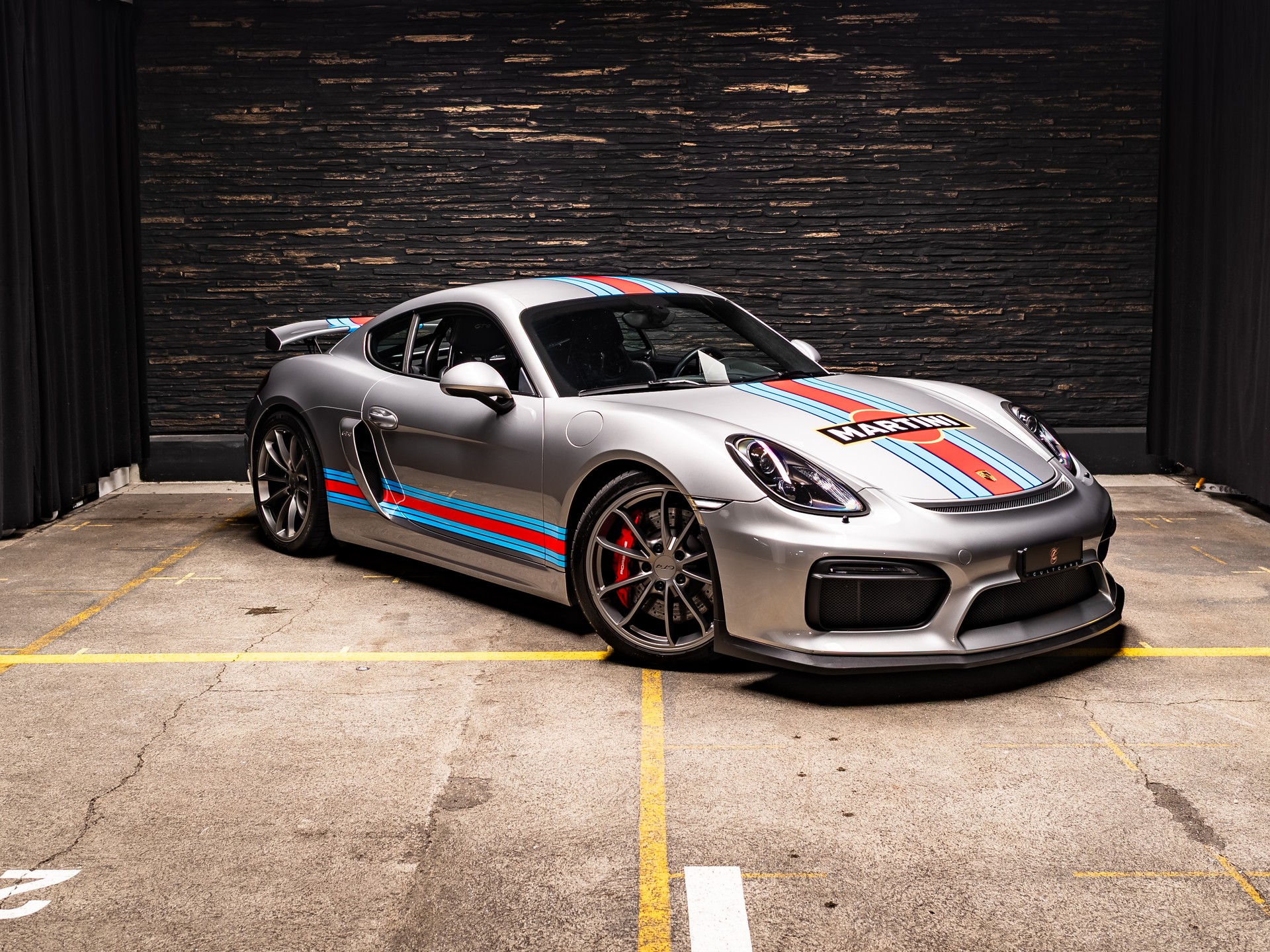 PORSCHE Cayman GT4-image-5