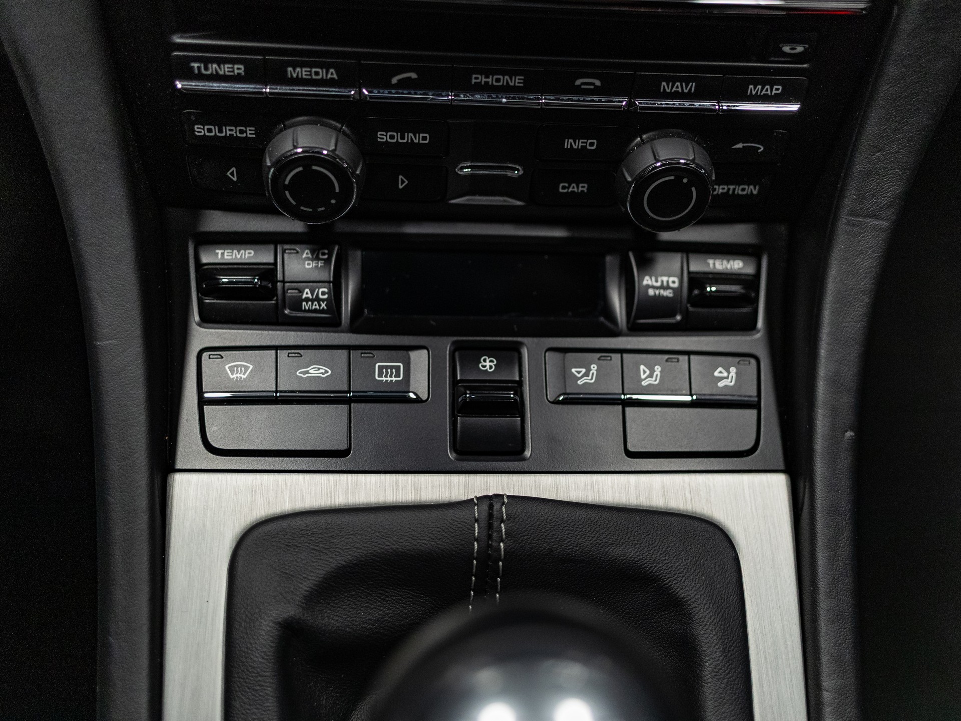 PORSCHE Cayman GT4-image-18