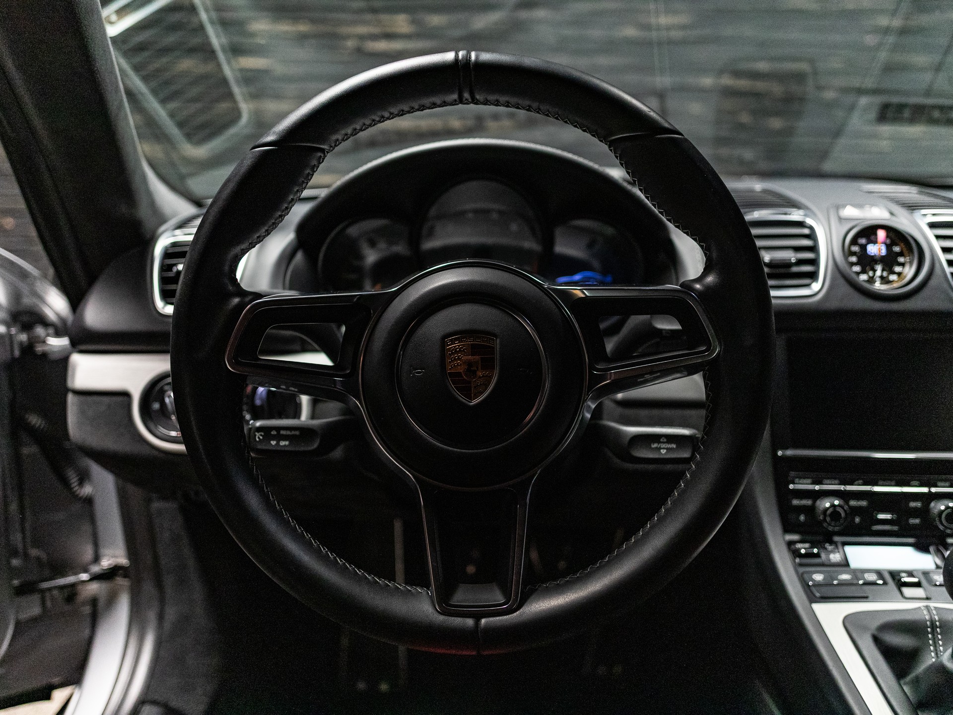 PORSCHE Cayman GT4-image-6