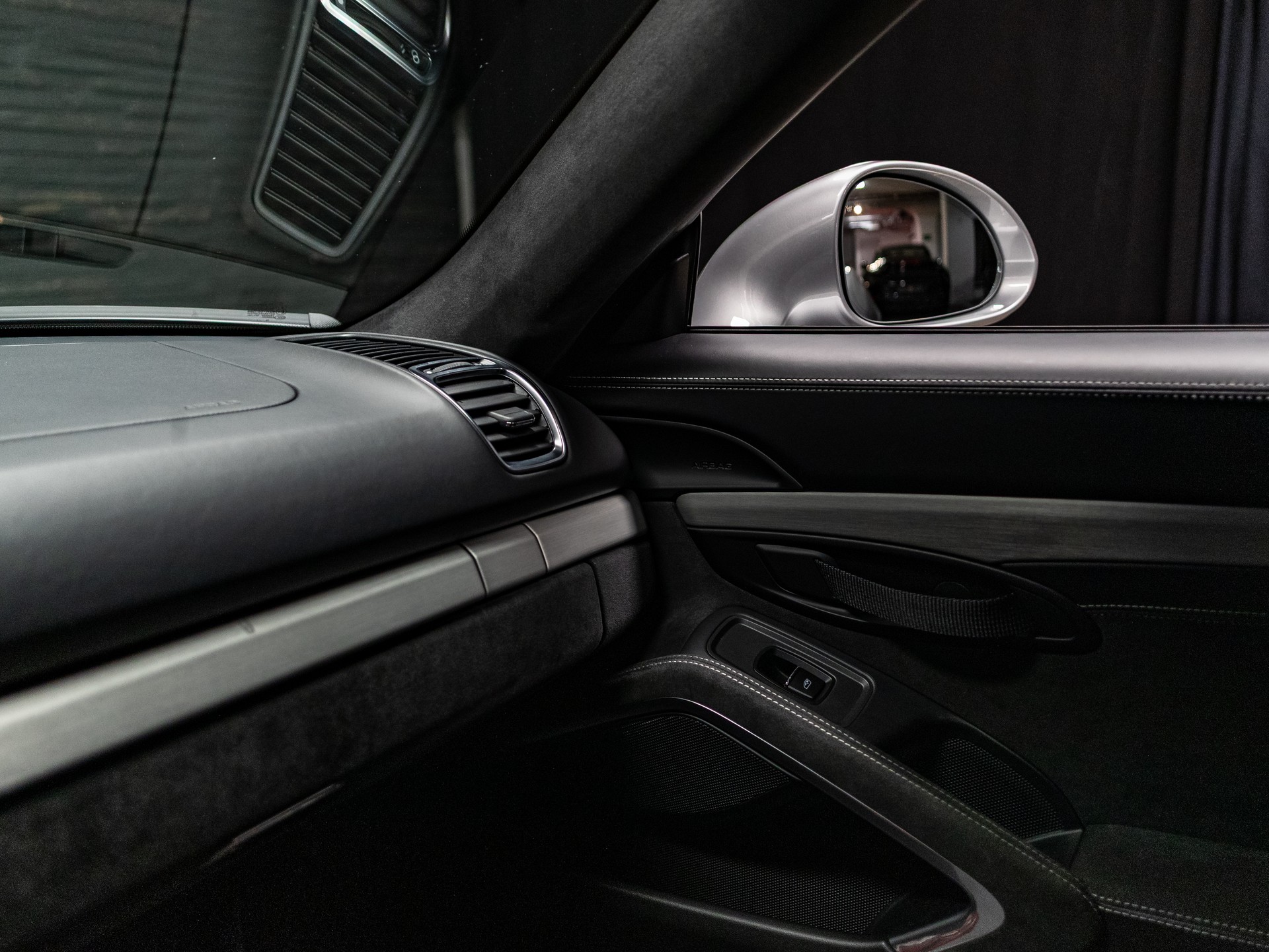 PORSCHE Cayman GT4-image-20