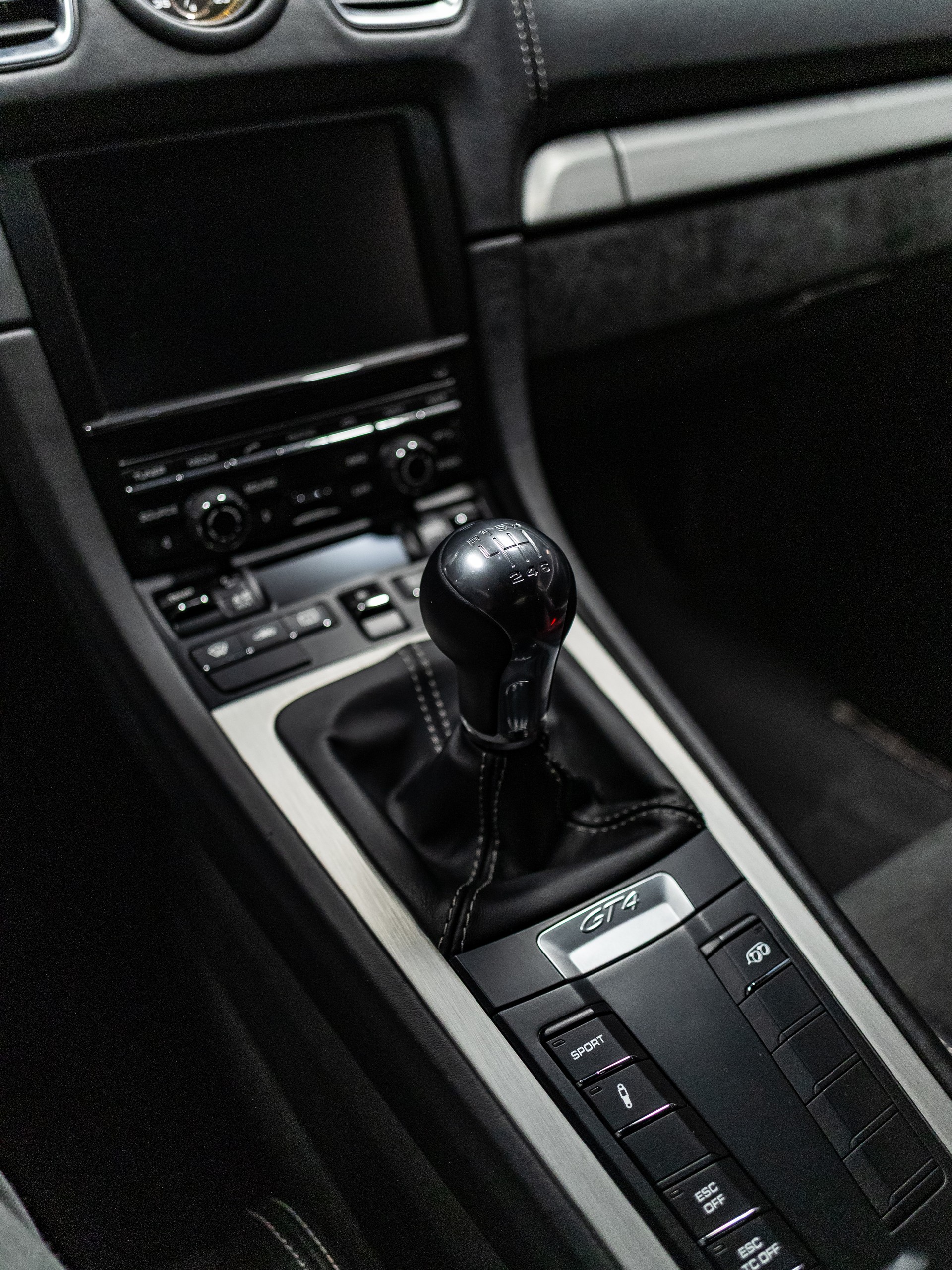 PORSCHE Cayman GT4-image-21