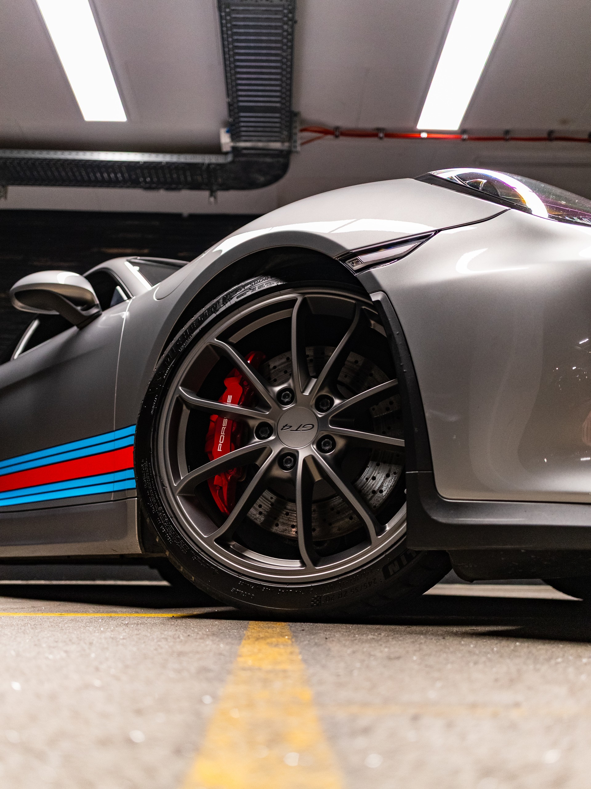 PORSCHE Cayman GT4-image-10