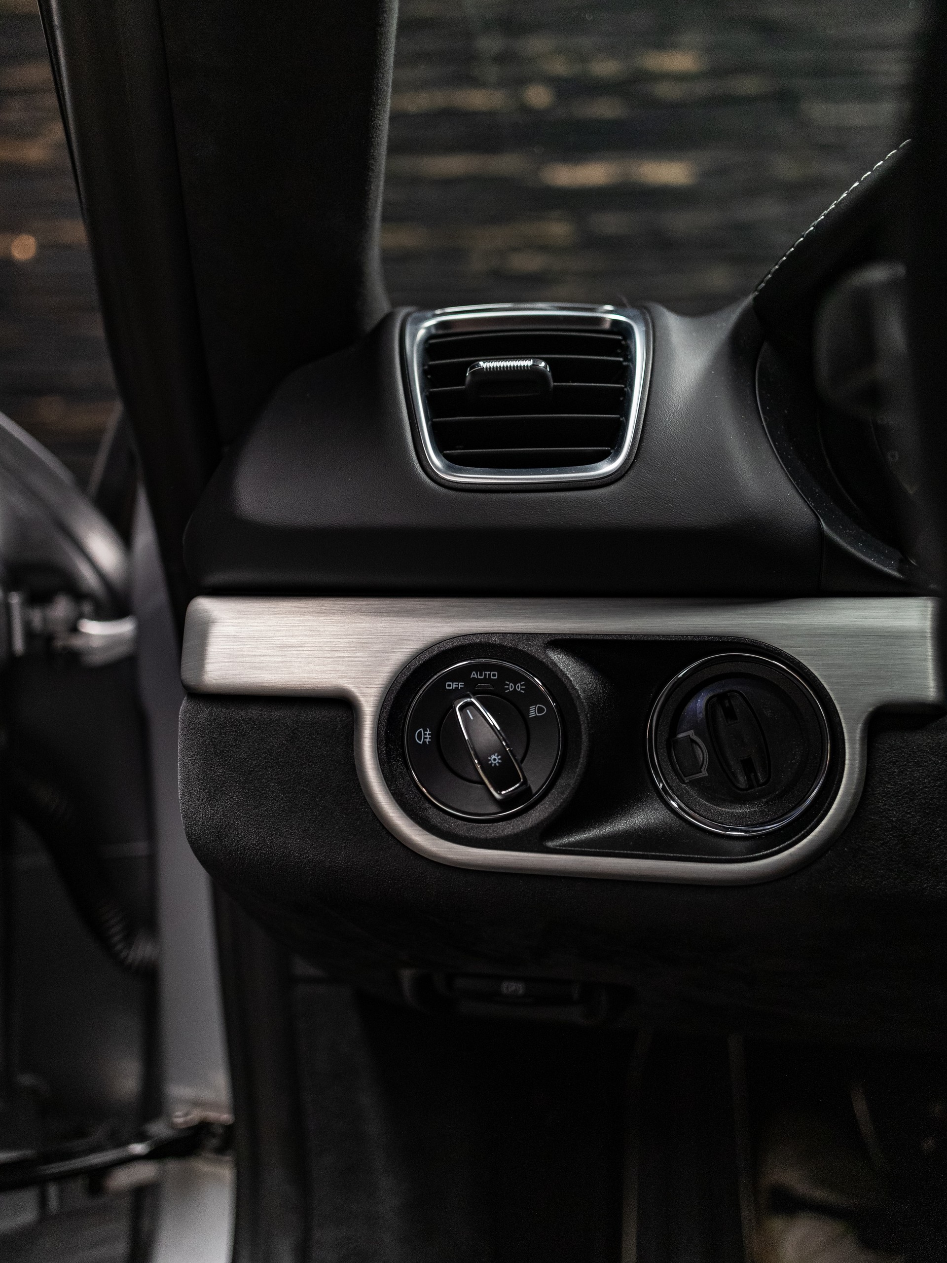 PORSCHE Cayman GT4-image-17