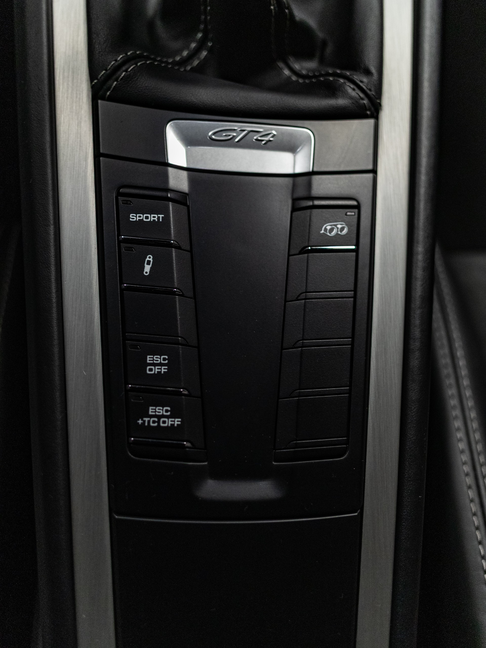 PORSCHE Cayman GT4-image-19