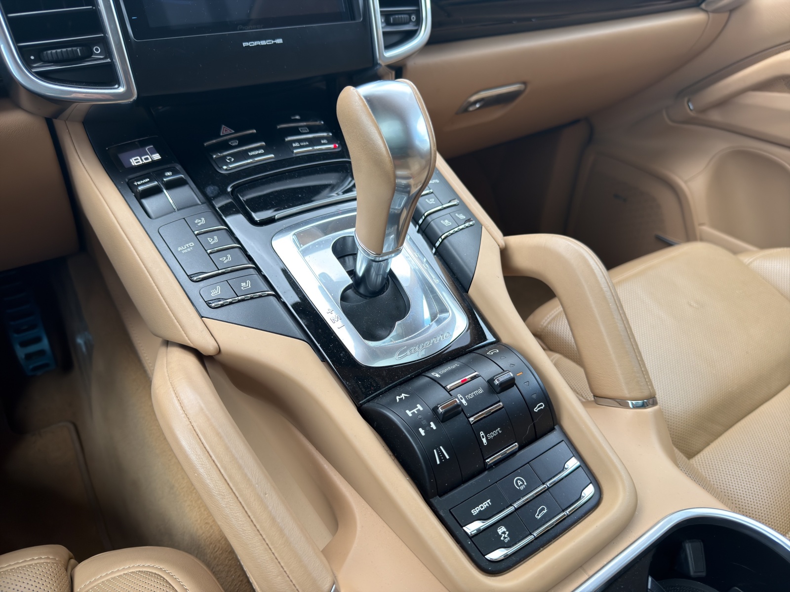 PORSCHE Cayenne 4.8 V8 Turbo / Top Zustand-image-14